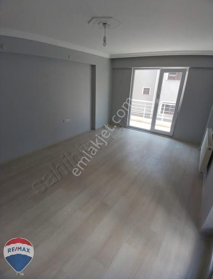 Remax Mavi Den Beşköprü Girne Caddesinde Kiralık 3+1 Daire - Görsel 6