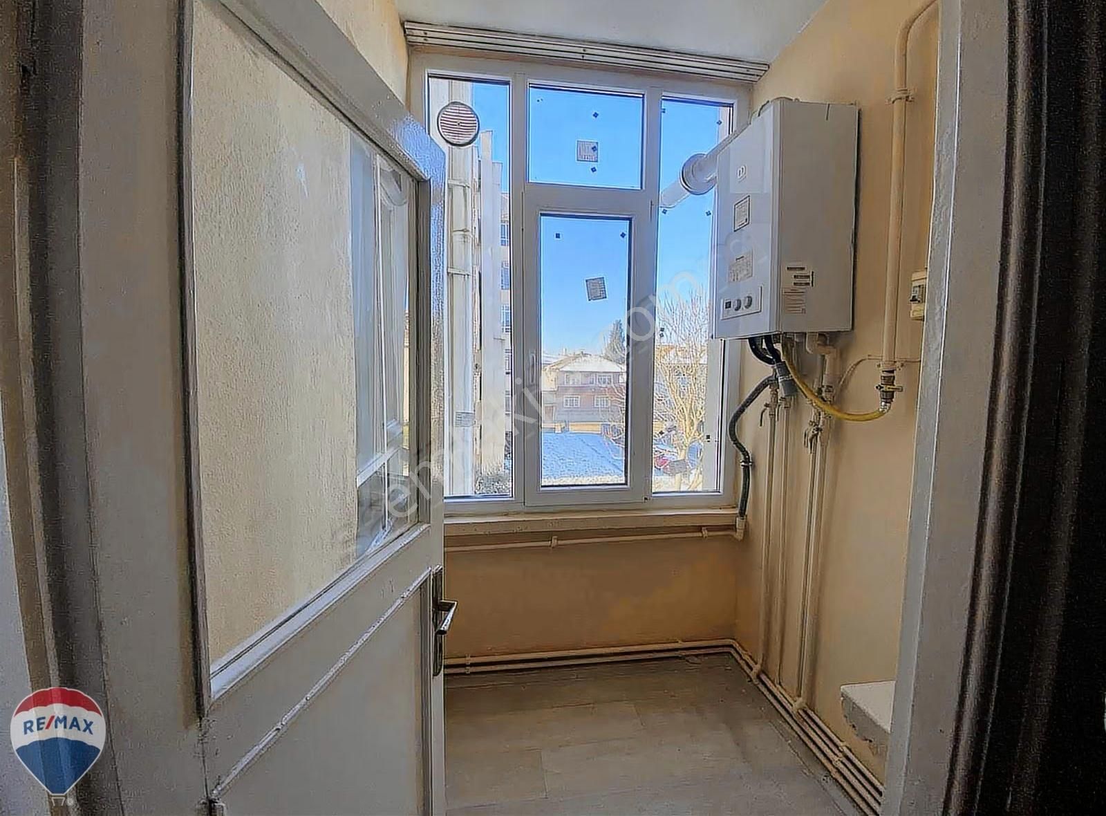 Remax Maviden Ozanlar Da Öğretmen Bloklarında 3+1 Ara Kat Daire - Görsel 5