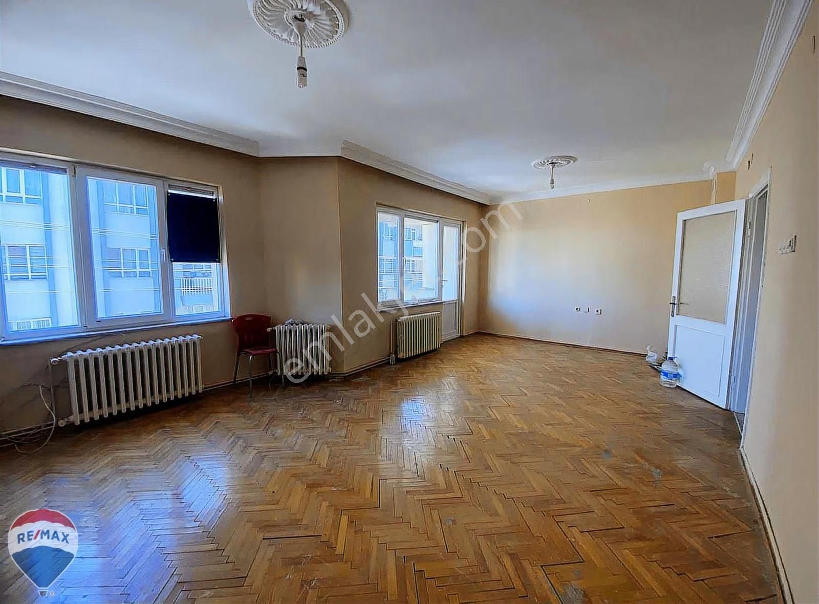 Remax Maviden Ozanlar Da Öğretmen Bloklarında 3+1 Ara Kat Daire - Görsel 15