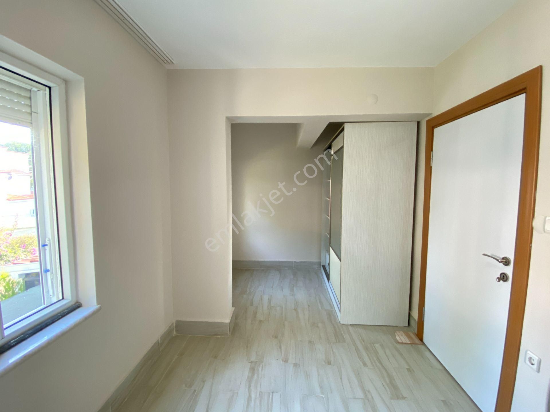 Altınova İskele Mevkiinde Denize Sıfır Sitede Satılık 3+1 Villa - Görsel 17