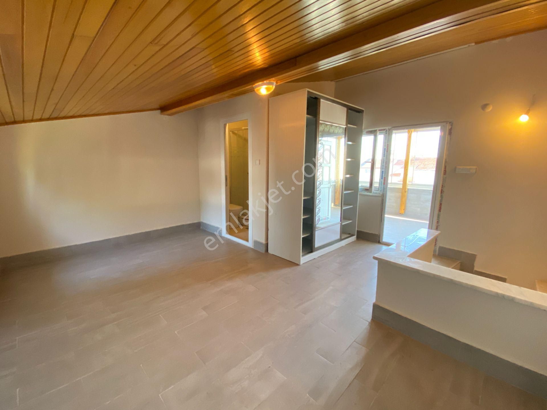 Altınova İskele Mevkiinde Denize Sıfır Sitede Satılık 3+1 Villa - Görsel 10