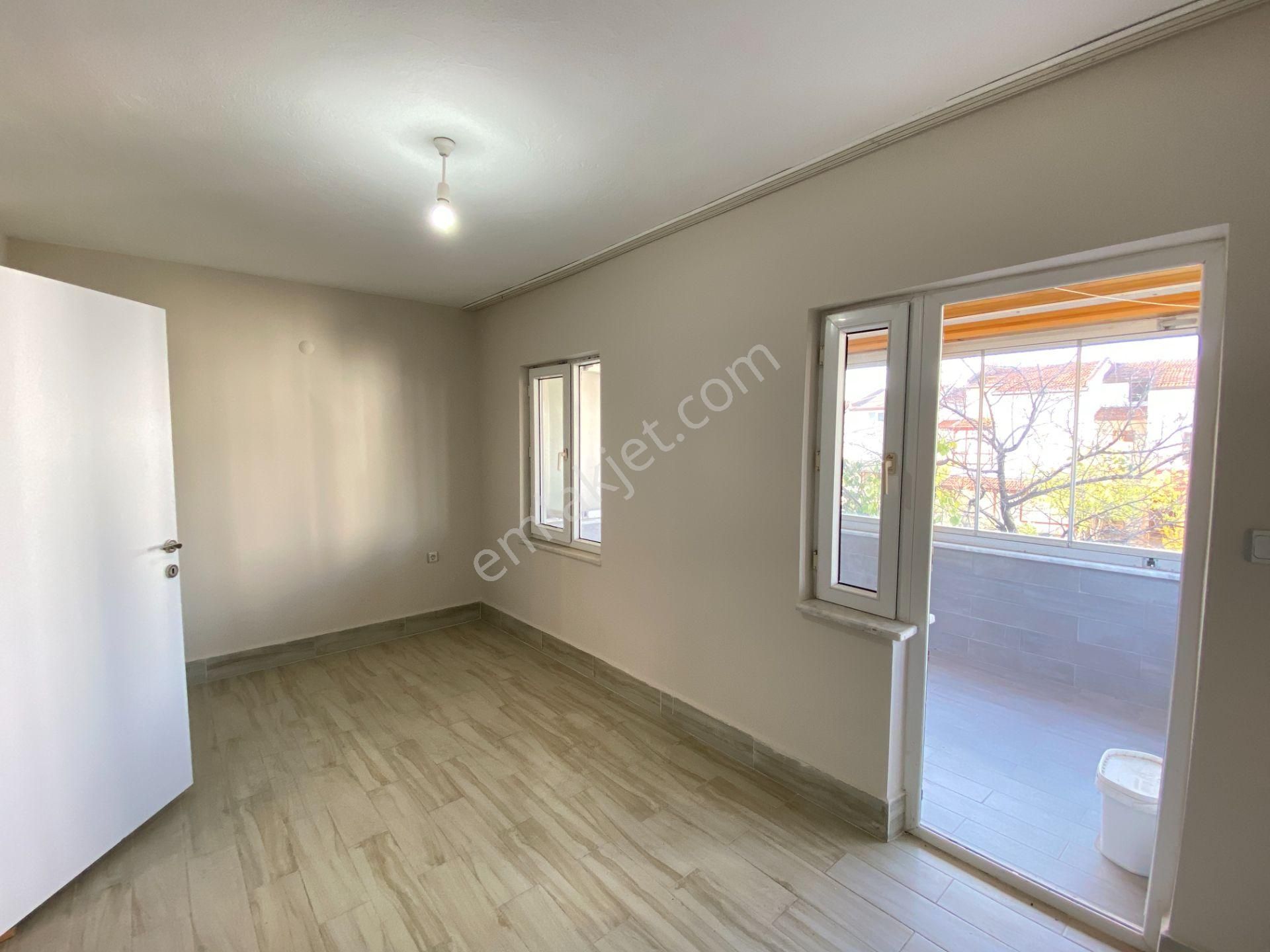 Altınova İskele Mevkiinde Denize Sıfır Sitede Satılık 3+1 Villa - Görsel 23