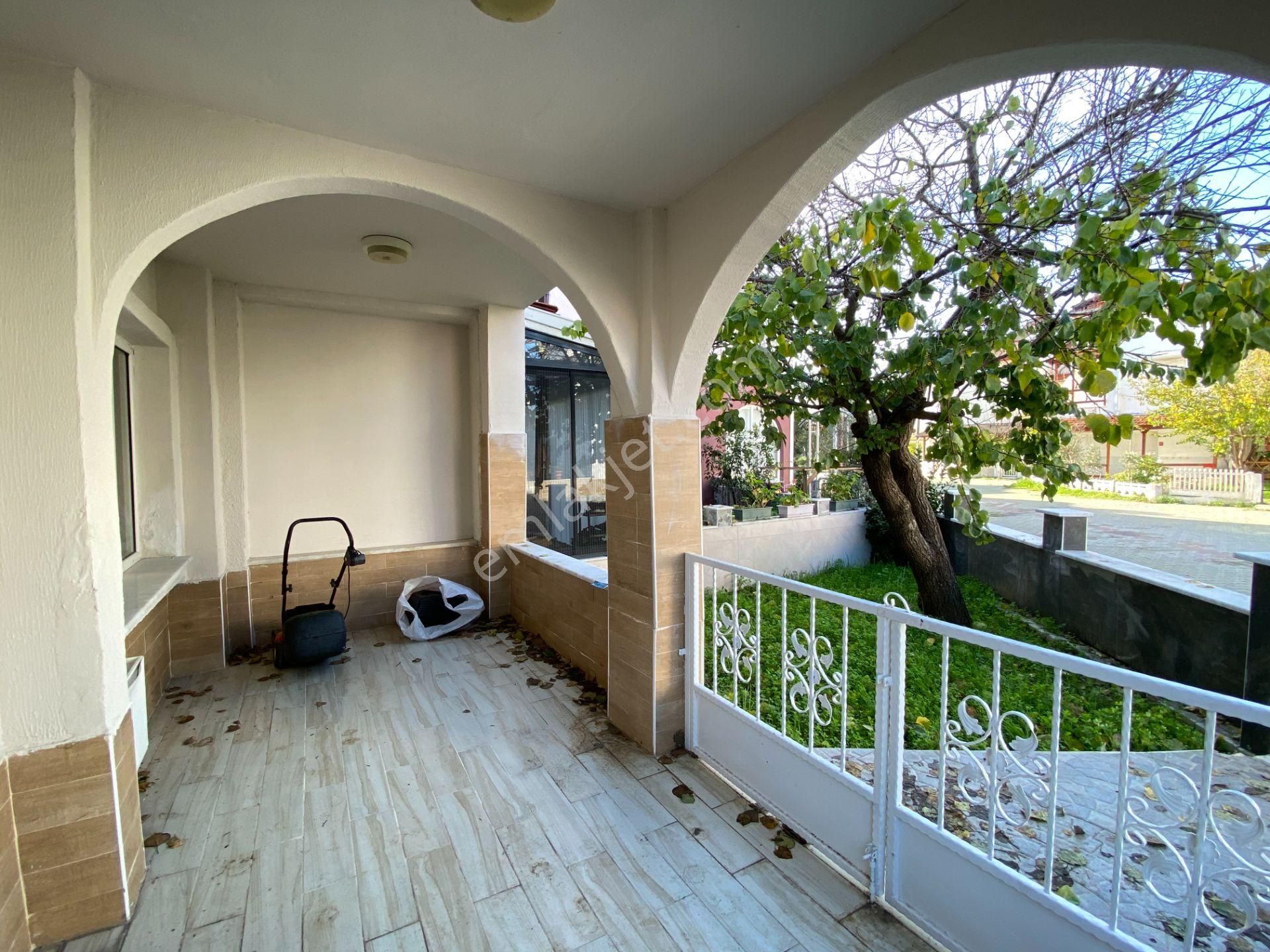 Altınova İskele Mevkiinde Denize Sıfır Sitede Satılık 3+1 Villa - Görsel 3