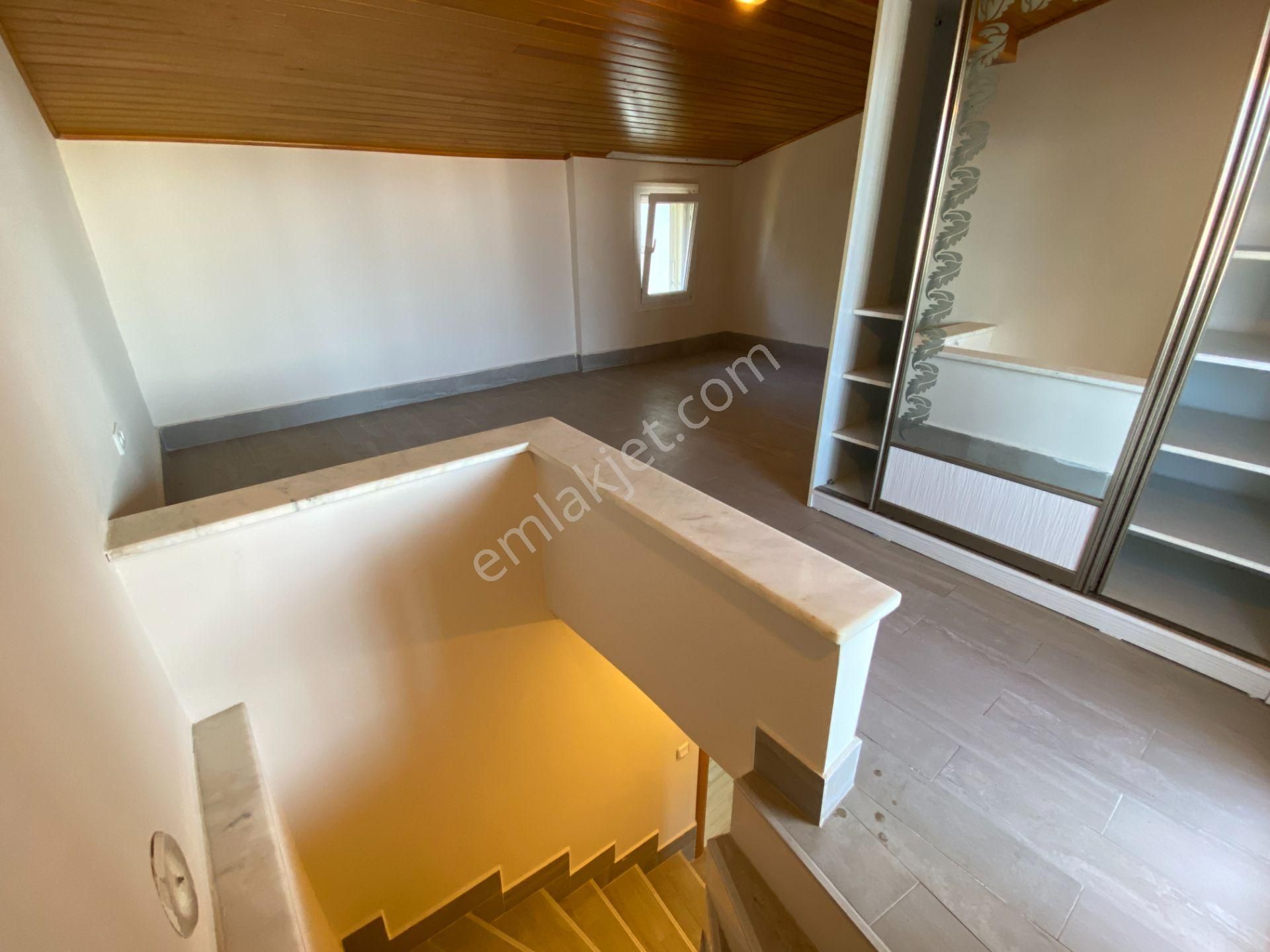 Altınova İskele Mevkiinde Denize Sıfır Sitede Satılık 3+1 Villa - Görsel 13