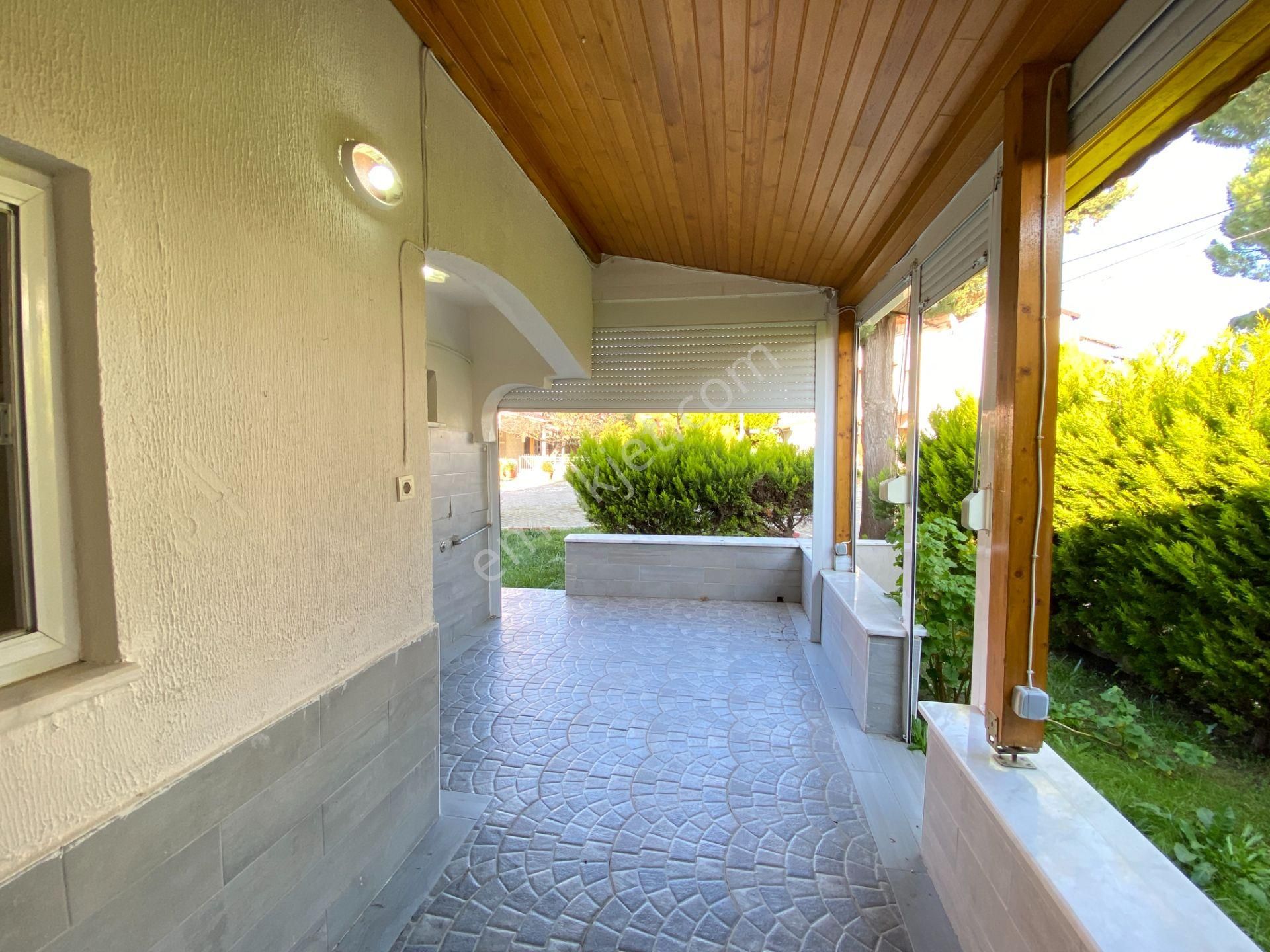 Altınova İskele Mevkiinde Denize Sıfır Sitede Satılık 3+1 Villa - Görsel 28