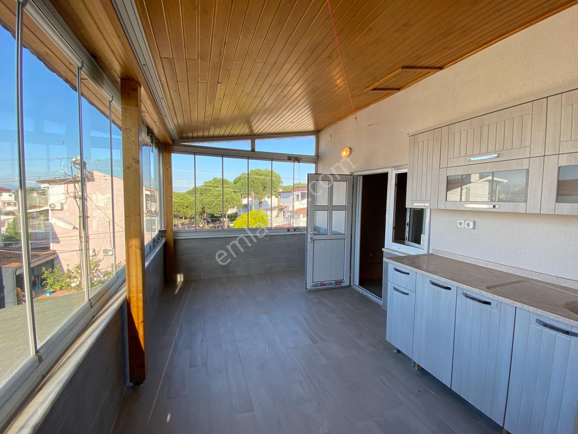 Altınova İskele Mevkiinde Denize Sıfır Sitede Satılık 3+1 Villa - Görsel 2