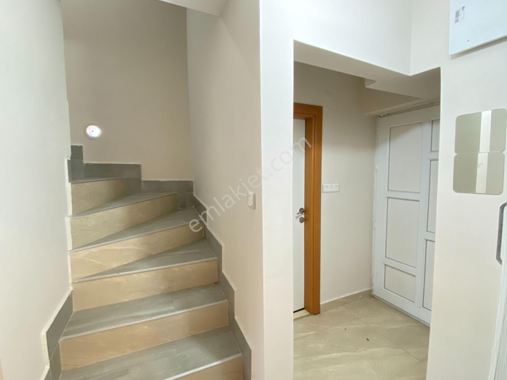 Altınova İskele Mevkiinde Denize Sıfır Sitede Satılık 3+1 Villa - Görsel 18