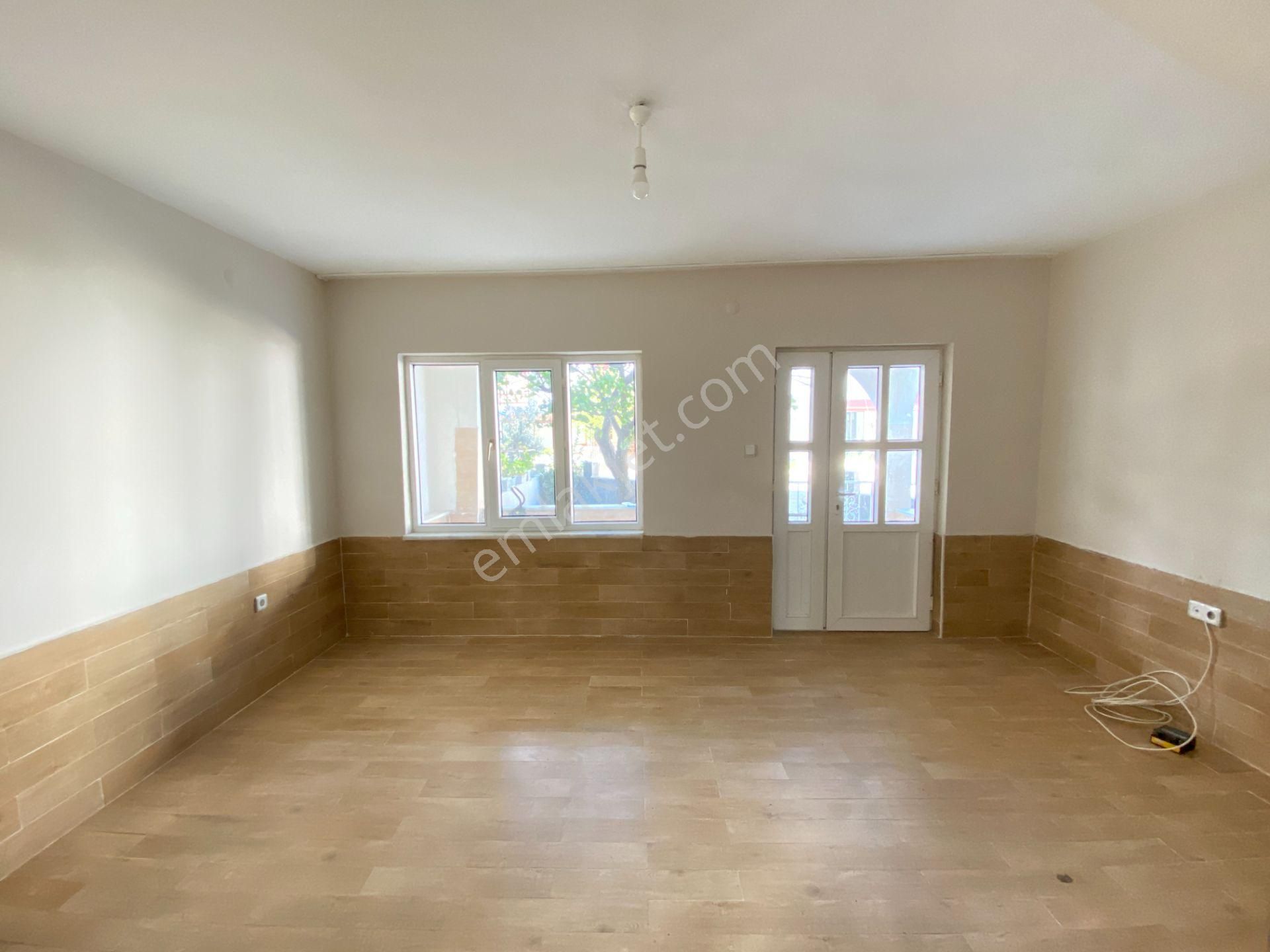 Altınova İskele Mevkiinde Denize Sıfır Sitede Satılık 3+1 Villa - Görsel 5