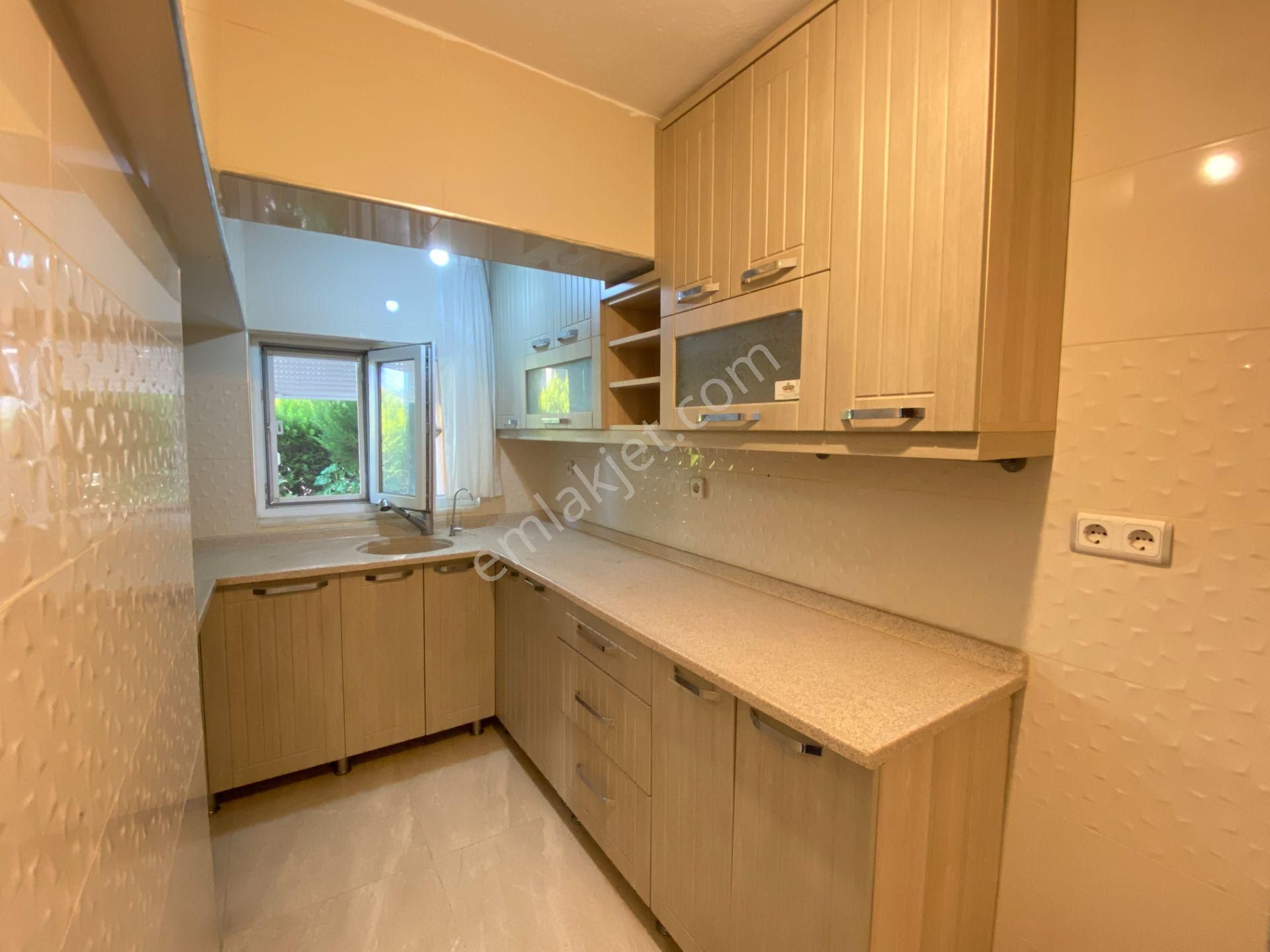 Altınova İskele Mevkiinde Denize Sıfır Sitede Satılık 3+1 Villa - Görsel 7