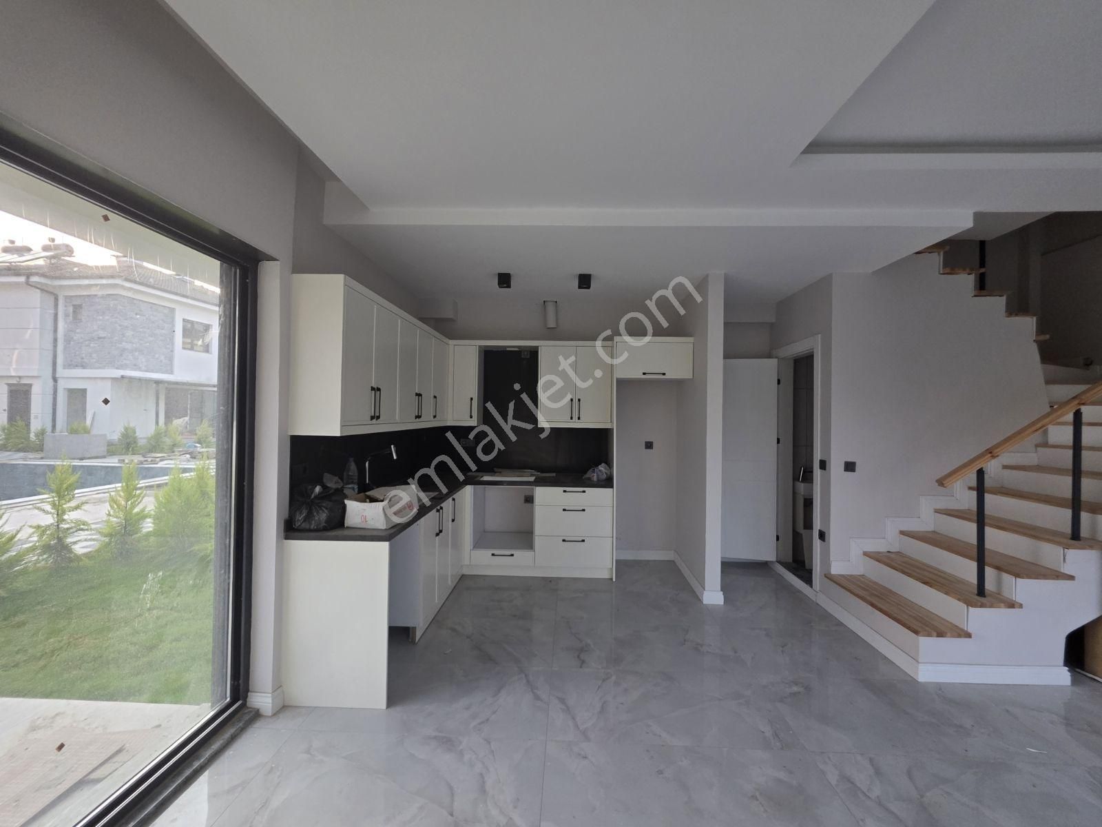 Yetkili Ofis - Havuzlu Sitede Yeni 2+1 Müstakil Villa - Görsel 6