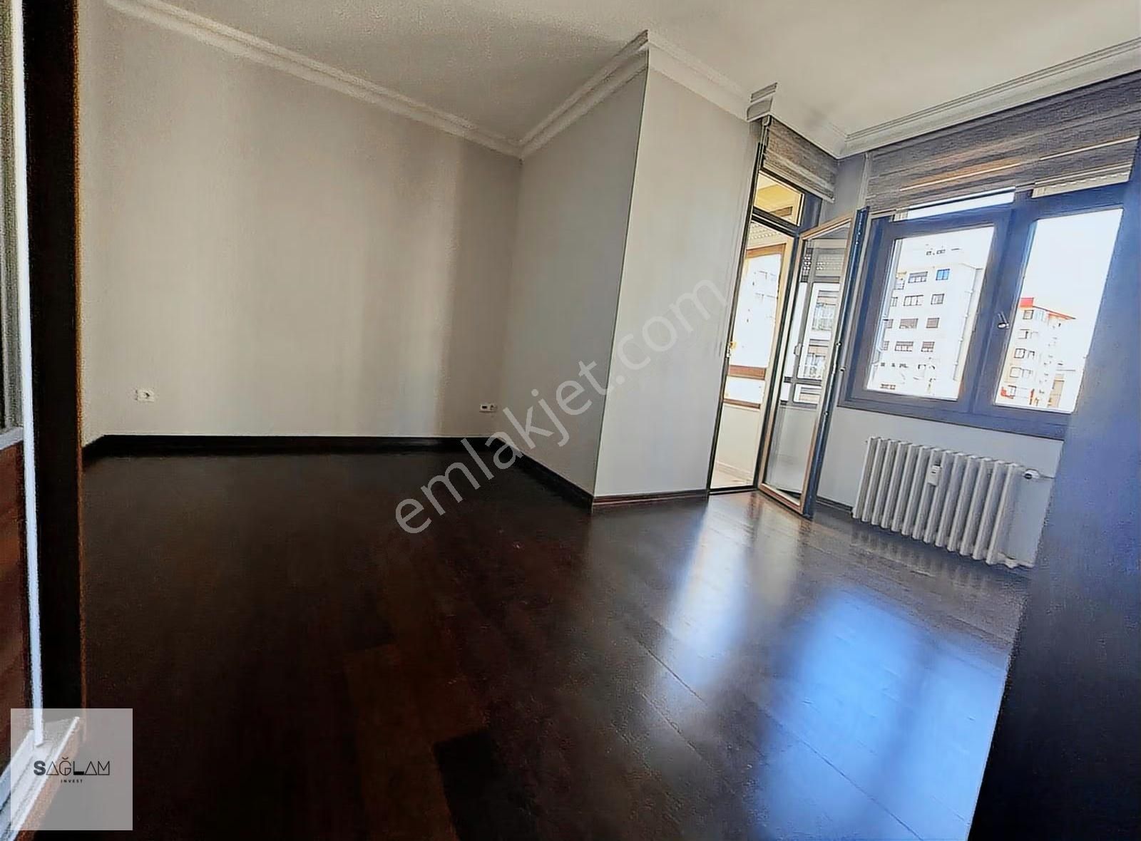 Sağlam'dan Caddebostan Sahilde Geniş 3+1 Satılık Daire Balkonlu