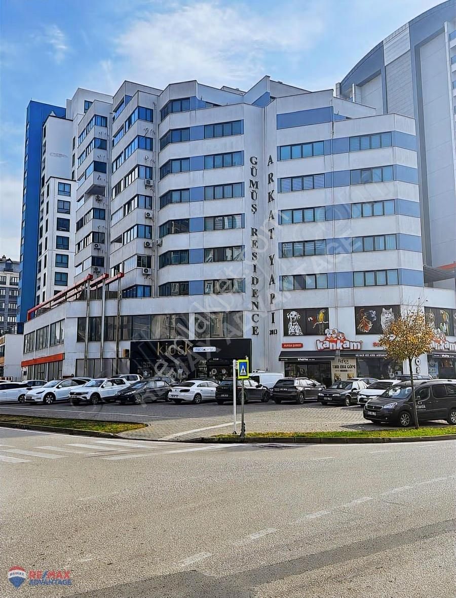 Remax Advantage'dan Teraslı, Lüks Eşyalı 1+1 Satılık Daire