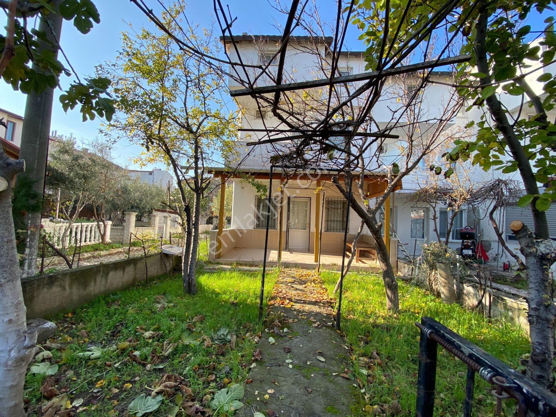 Altınova Sahilde Deniz Manzaralı Satılık 3+1 Köşe Triplex Villa - Görsel 9