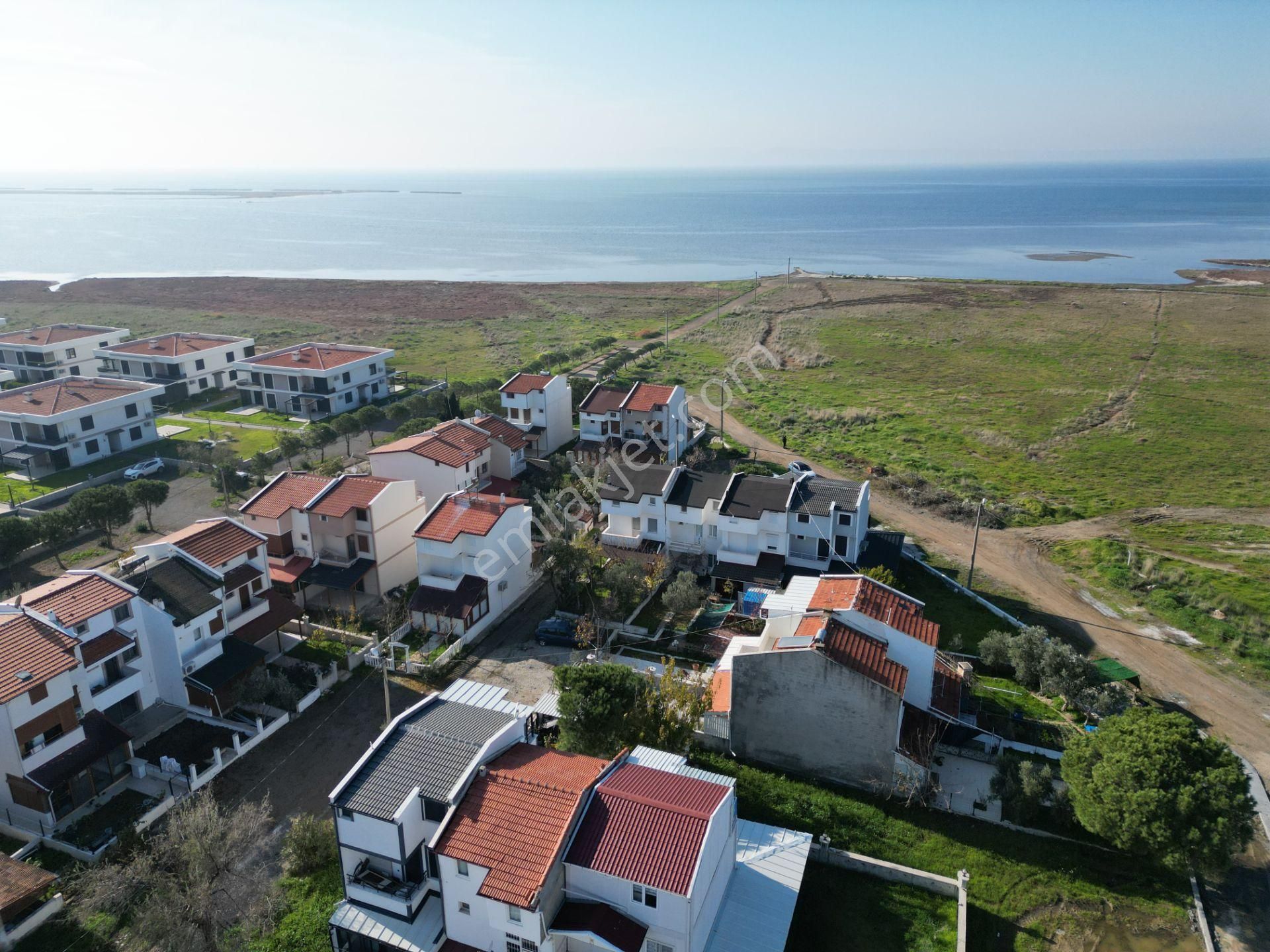 Altınova Sahilde Deniz Manzaralı Satılık 3+1 Köşe Triplex Villa - Görsel 32