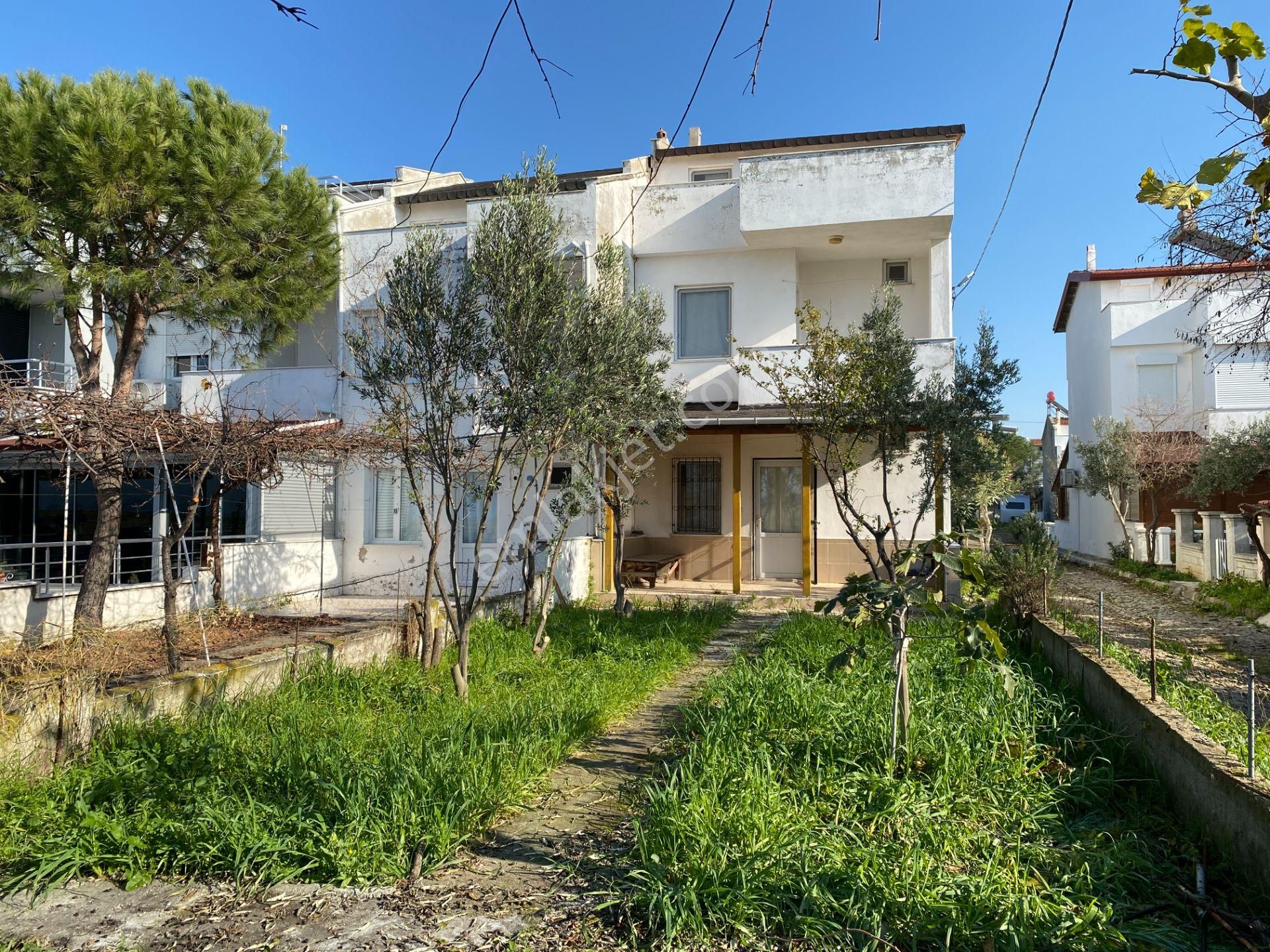 Altınova Sahilde Deniz Manzaralı Satılık 3+1 Köşe Triplex Villa - Görsel 2