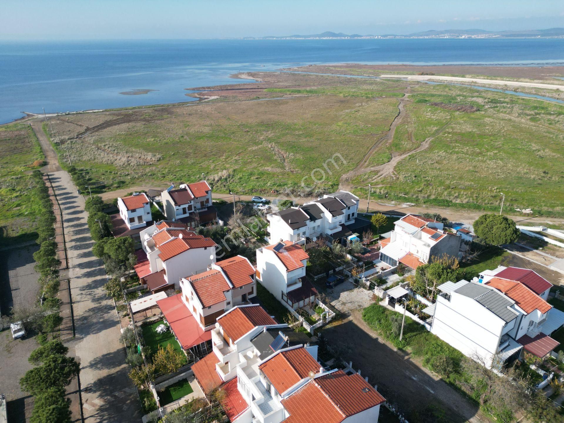 Altınova Sahilde Deniz Manzaralı Satılık 3+1 Köşe Triplex Villa - Görsel 31