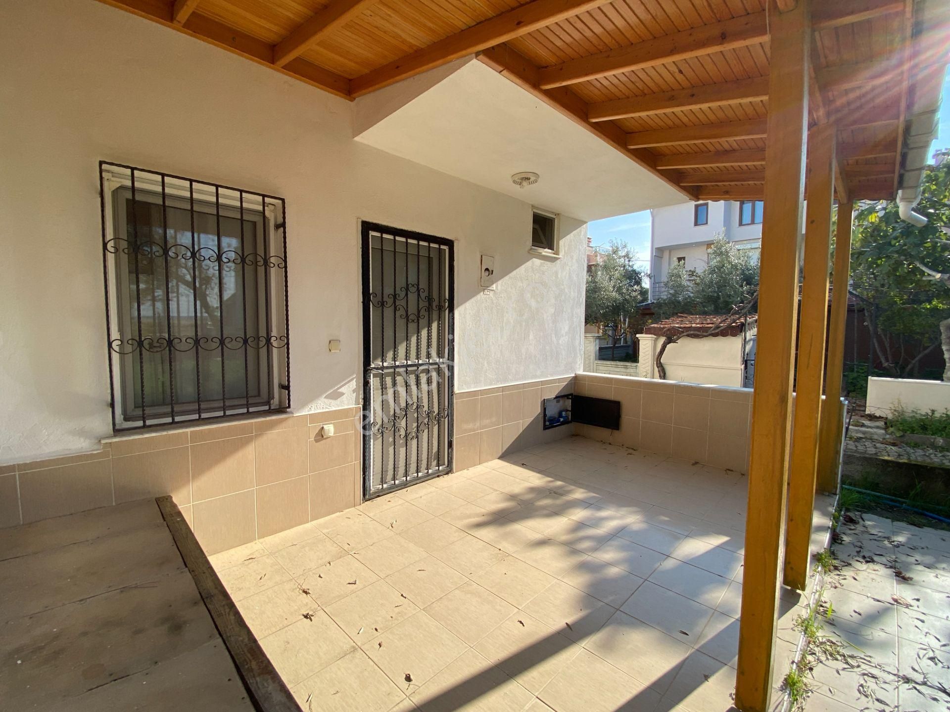 Altınova Sahilde Deniz Manzaralı Satılık 3+1 Köşe Triplex Villa - Görsel 11