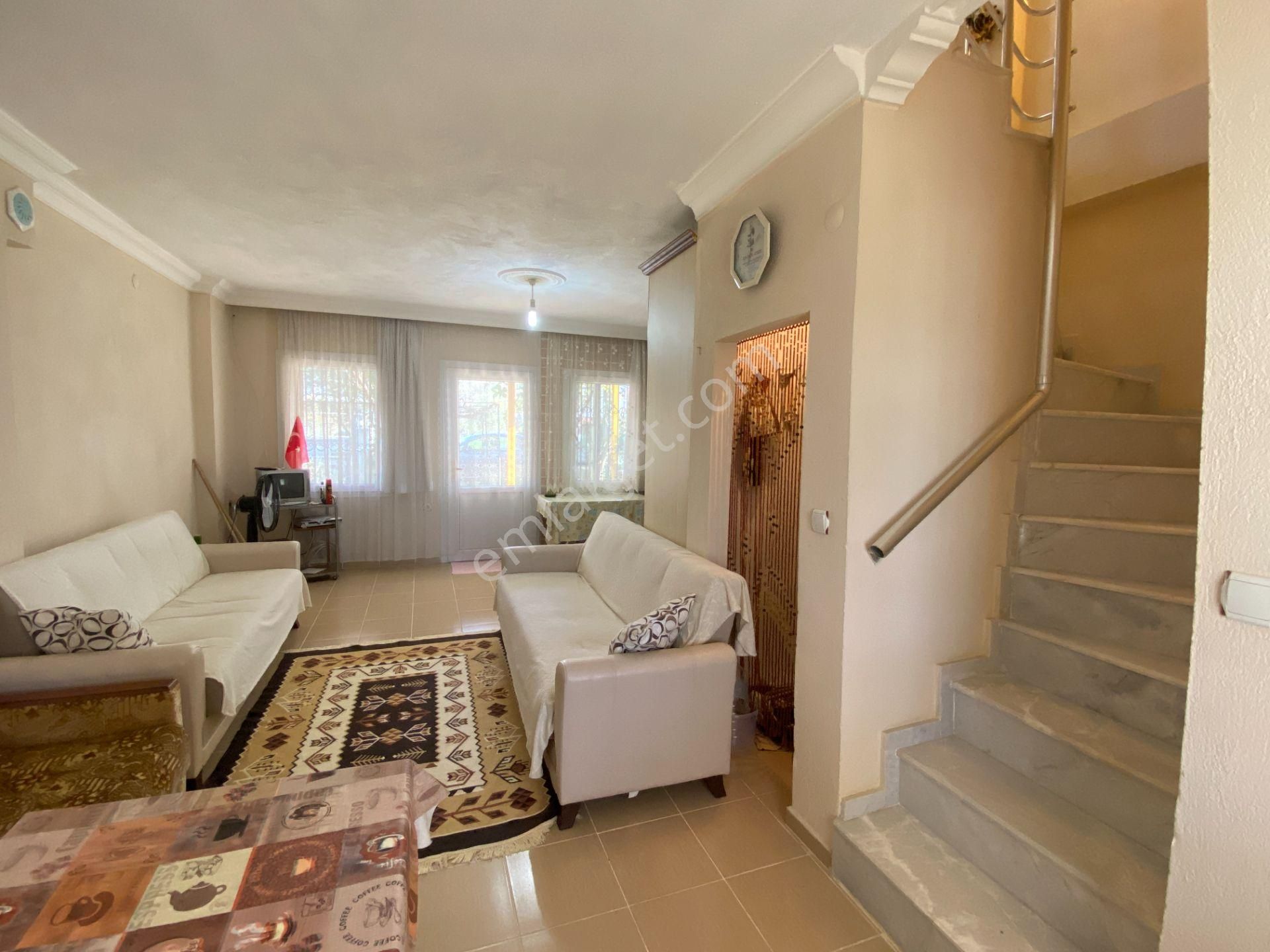 Altınova Sahilde Deniz Manzaralı Satılık 3+1 Köşe Triplex Villa - Görsel 3