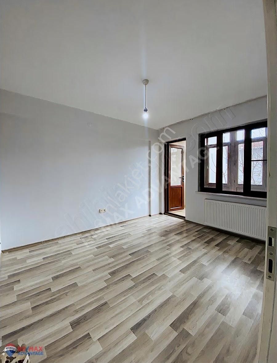 Remax Advantage'dan Balat'ta Çift Balkonlu 2+1 Kiralık Daire - Görsel 9