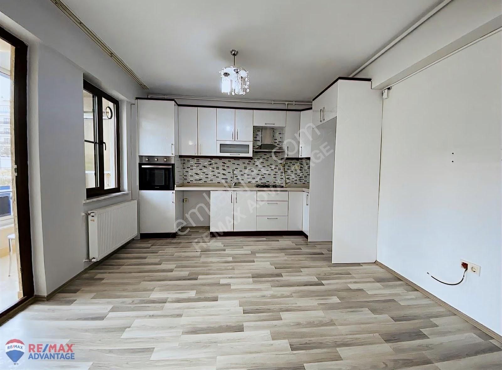 Remax Advantage'dan Balat'ta Çift Balkonlu 2+1 Kiralık Daire - Görsel 12