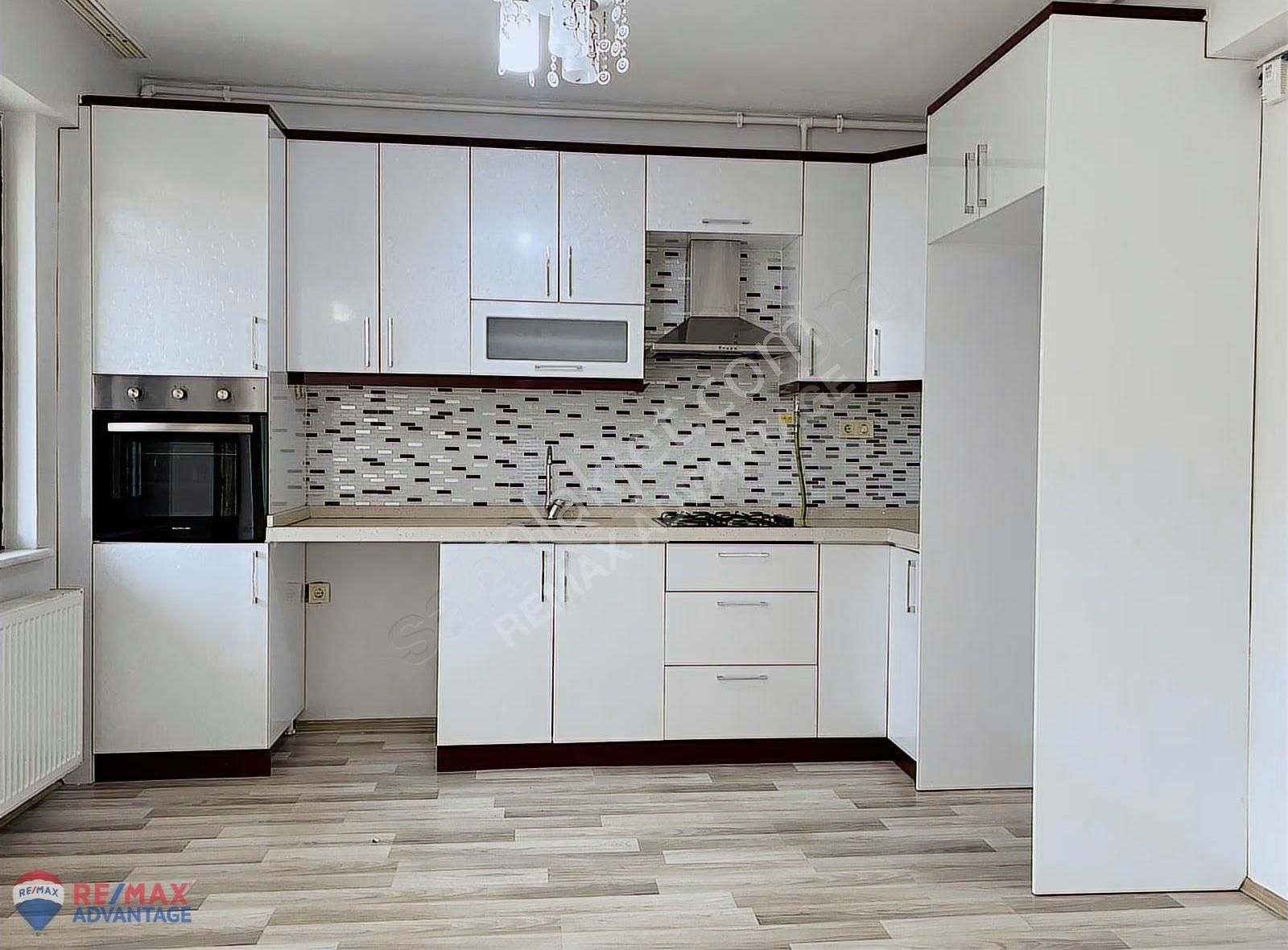 Remax Advantage'dan Balat'ta Çift Balkonlu 2+1 Kiralık Daire - Görsel 30