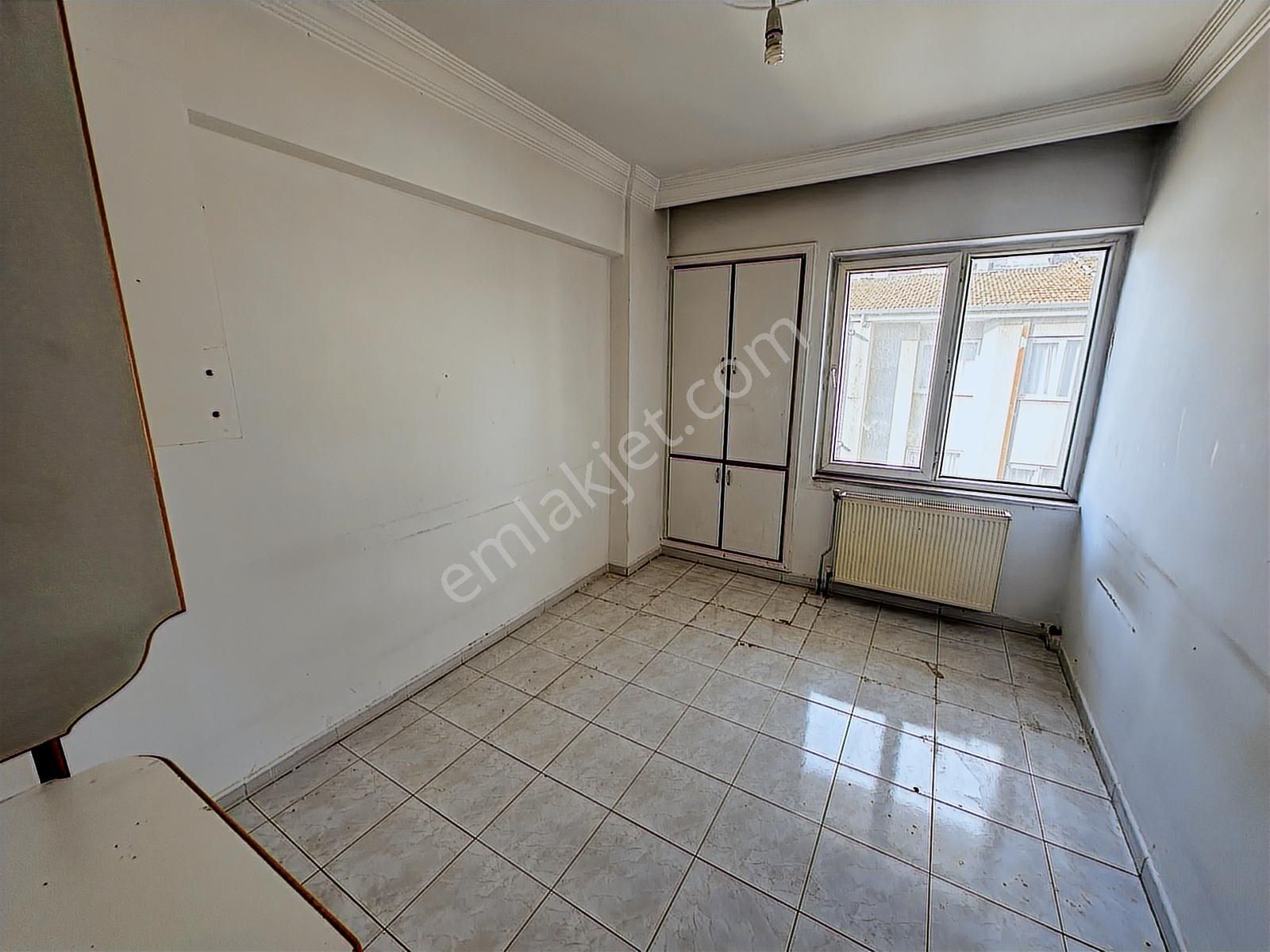 Yeditepe Mahallesinde Geniş Oturum Satılık 3+1 Daire - Görsel 6