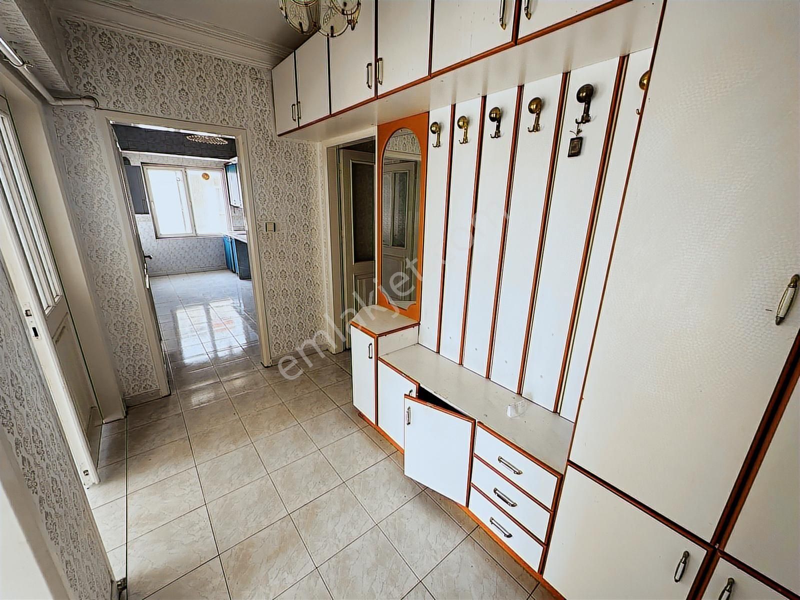 Yeditepe Mahallesinde Geniş Oturum Satılık 3+1 Daire