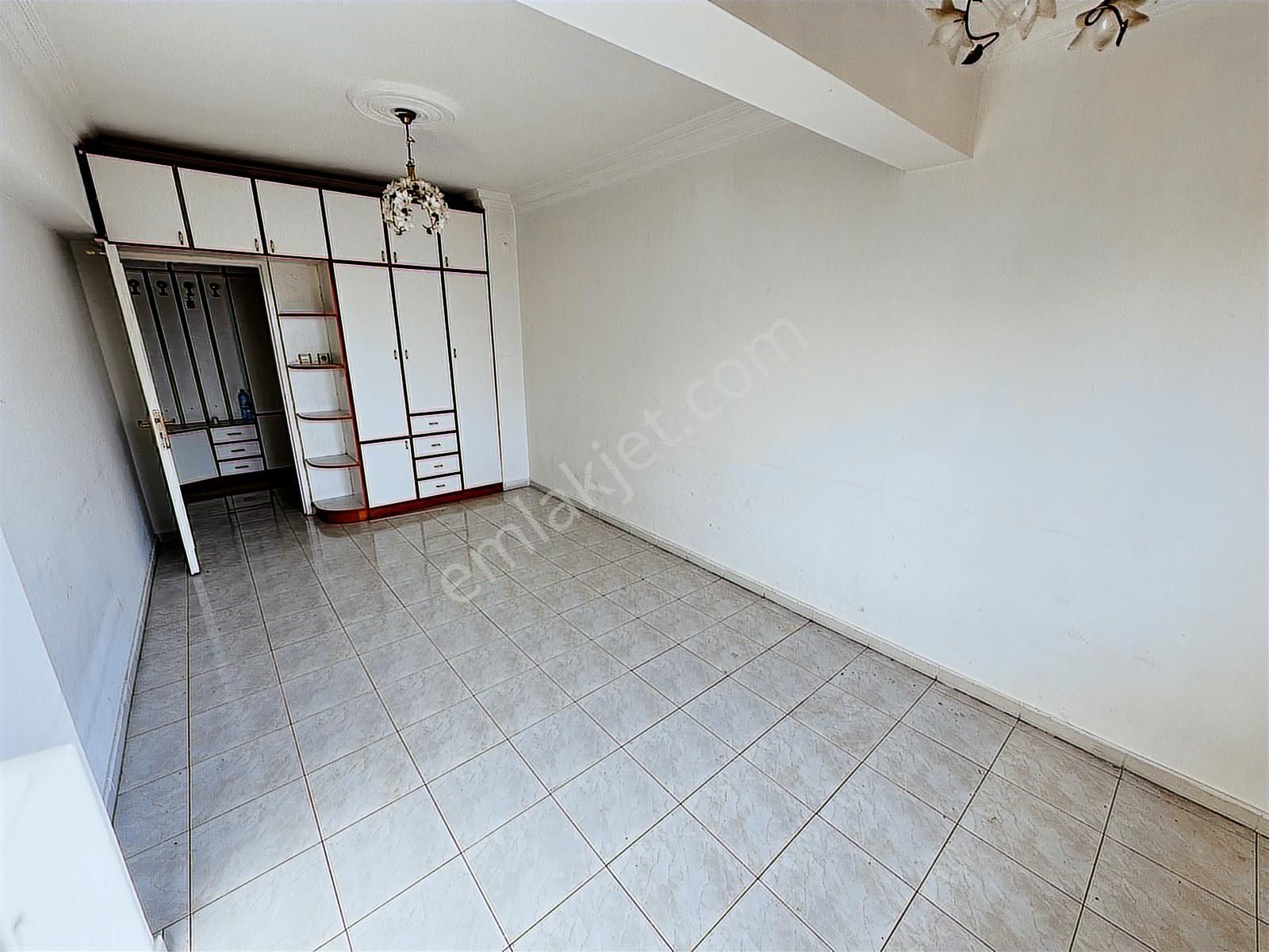 Yeditepe Mahallesinde Geniş Oturum Satılık 3+1 Daire - Görsel 4