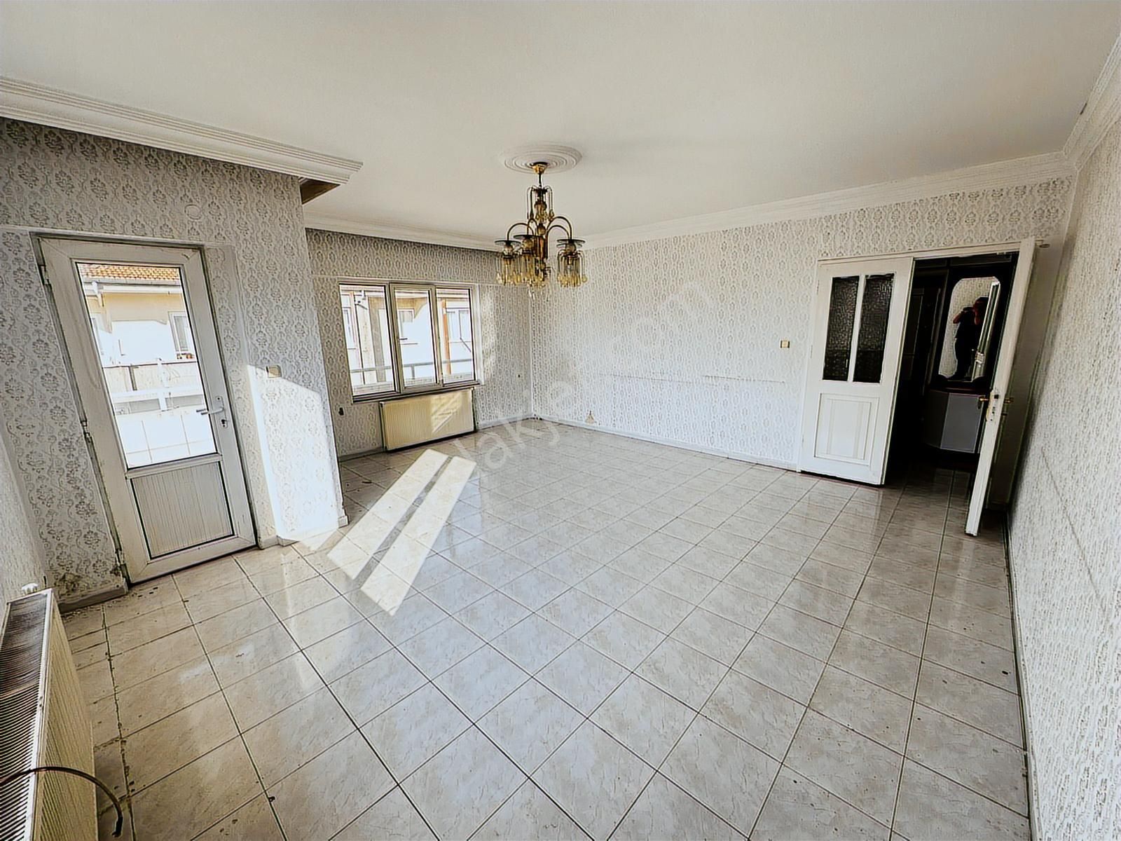 Yeditepe Mahallesinde Geniş Oturum Satılık 3+1 Daire - Görsel 23