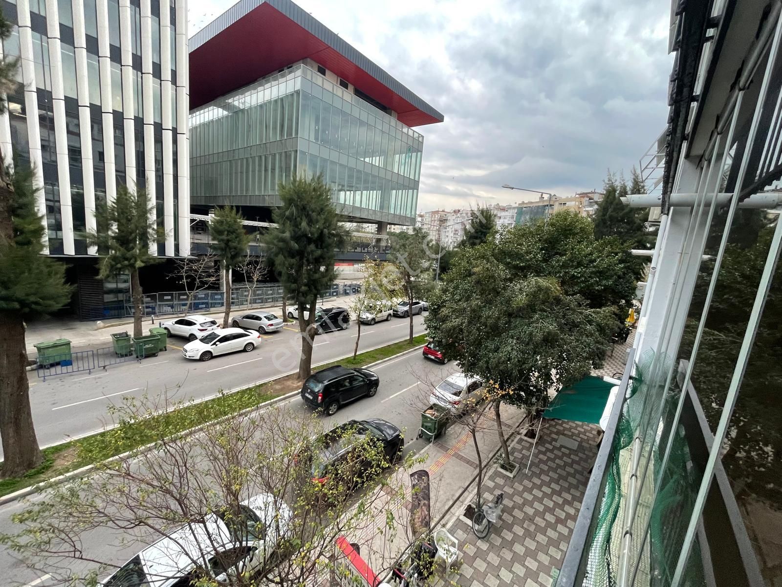 Turyap Göztepe Stadın Karşısında Kiralık 2+1 Daire