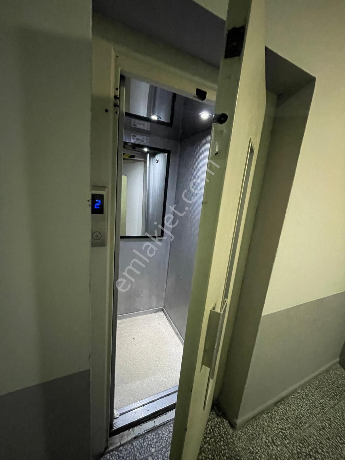 Turyap Göztepe Stadın Karşısında Kiralık 2+1 Daire - Görsel 3