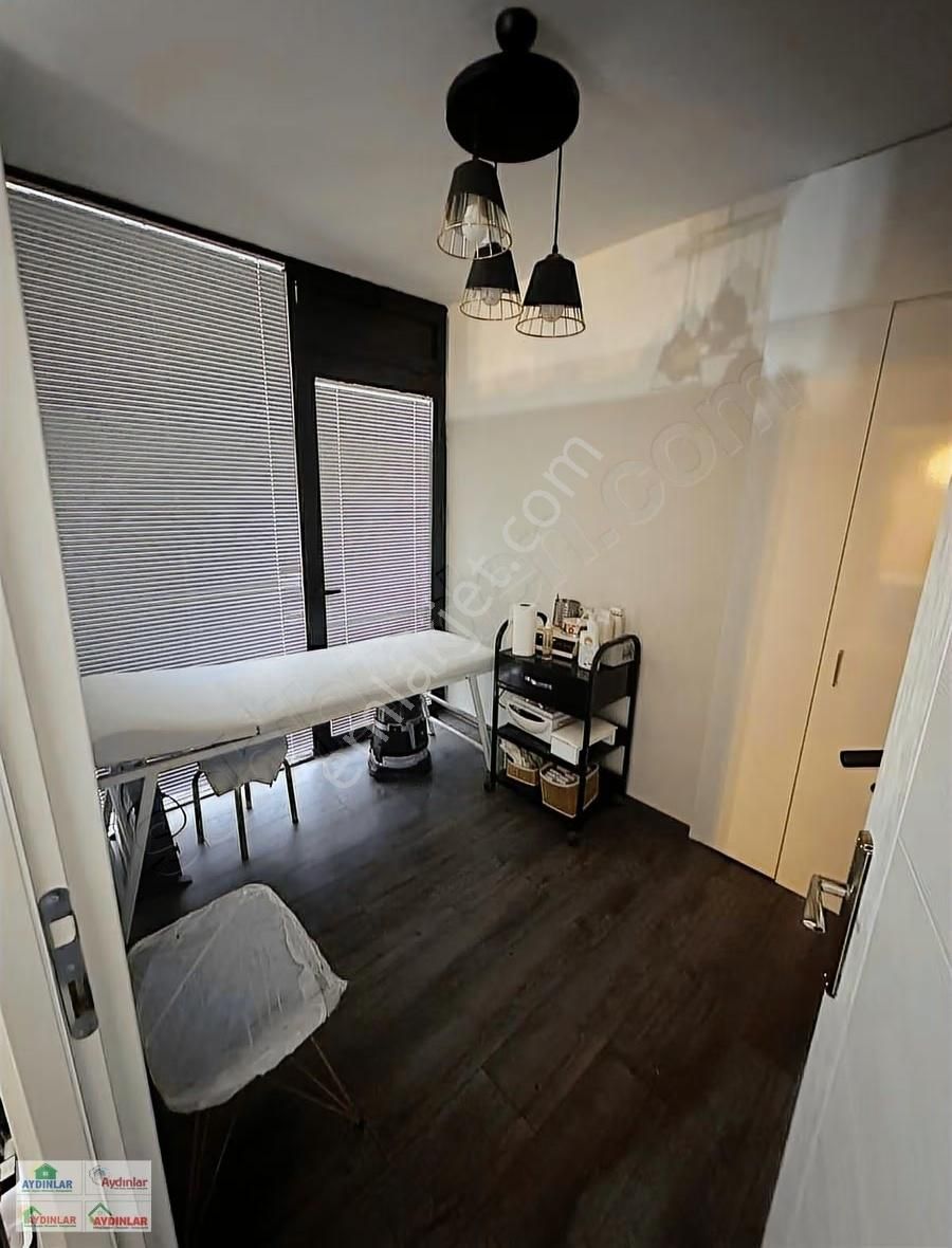 Meydankavağında Devren Kiralık Bayan Kuaförü Ve Tırnak Bakımı - Görsel 3