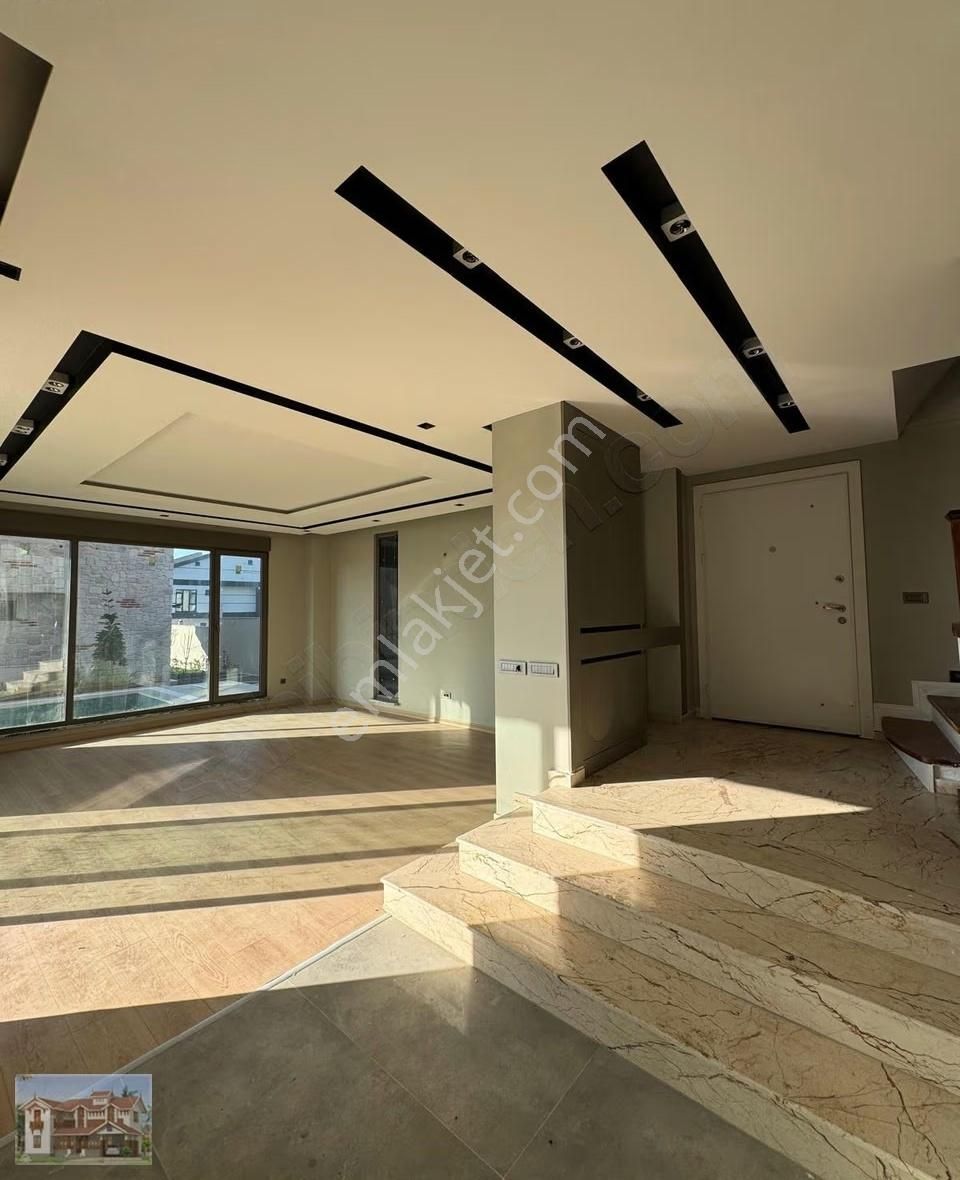 Beylikdüzü Gürpınar Dereağzı Mahallesi Süper Lüks Takaslı Villa - Görsel 12