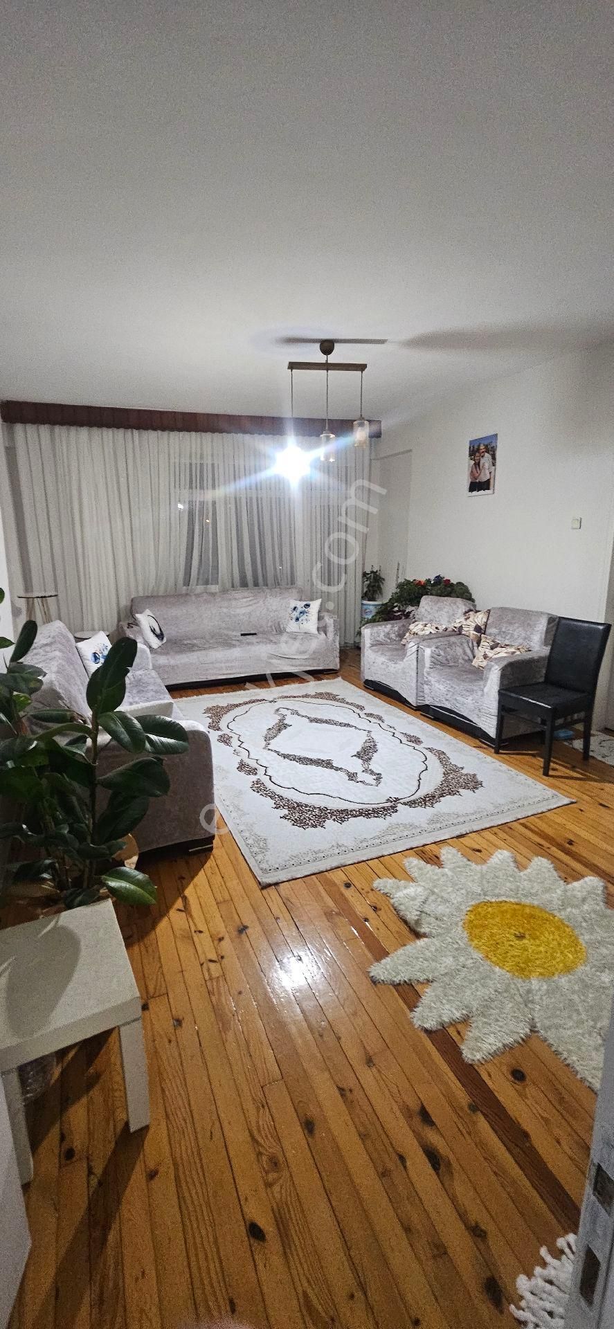 Özlem Ünlü'den 3+1 Eşyalı Kiralık Yaka Meram'da