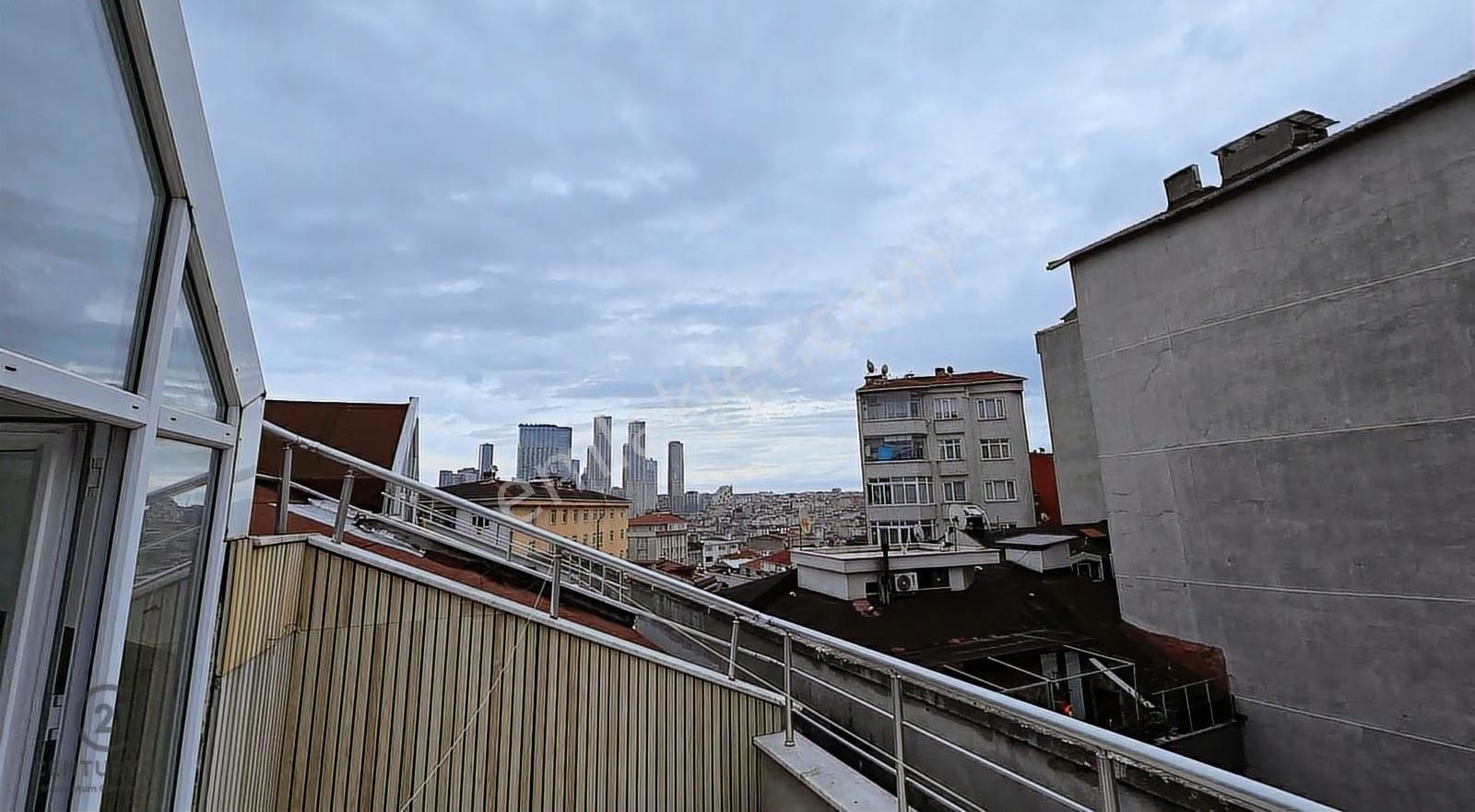 Köşe Bina Dubleks 3+1 Çift Balkon Teraslı 150m2 Daire !!! - Görsel 11