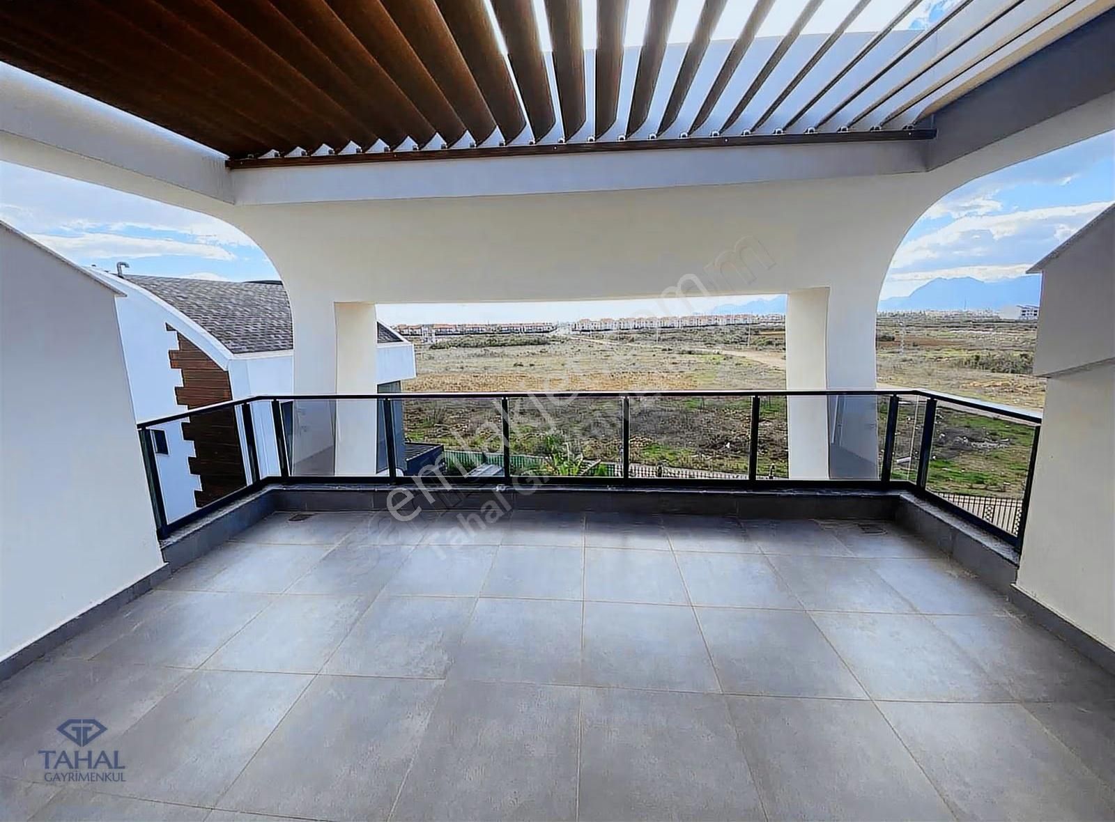 Modern Yaşamın Zirvesi 3 Katlı, Özel Havuzlu 5+1 Villa