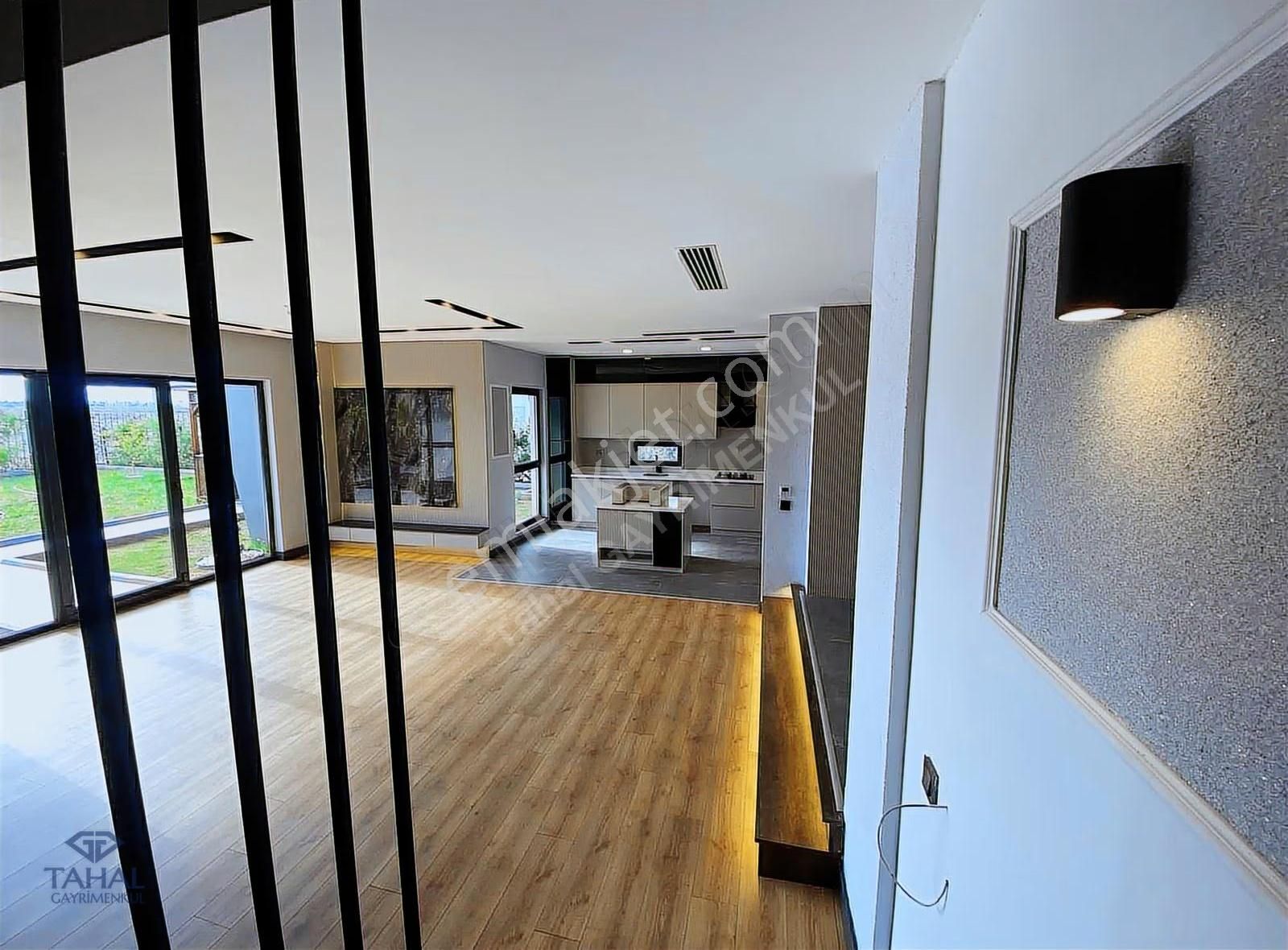 Modern Yaşamın Zirvesi 3 Katlı, Özel Havuzlu 5+1 Villa - Görsel 17