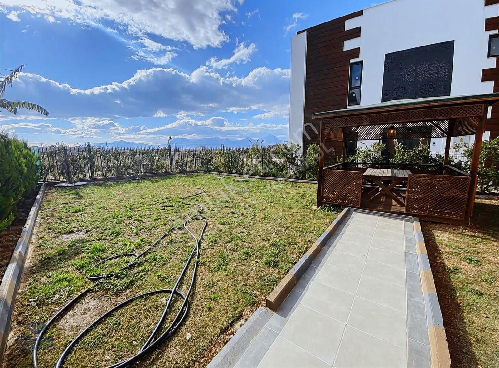 Modern Yaşamın Zirvesi 3 Katlı, Özel Havuzlu 5+1 Villa - Görsel 6