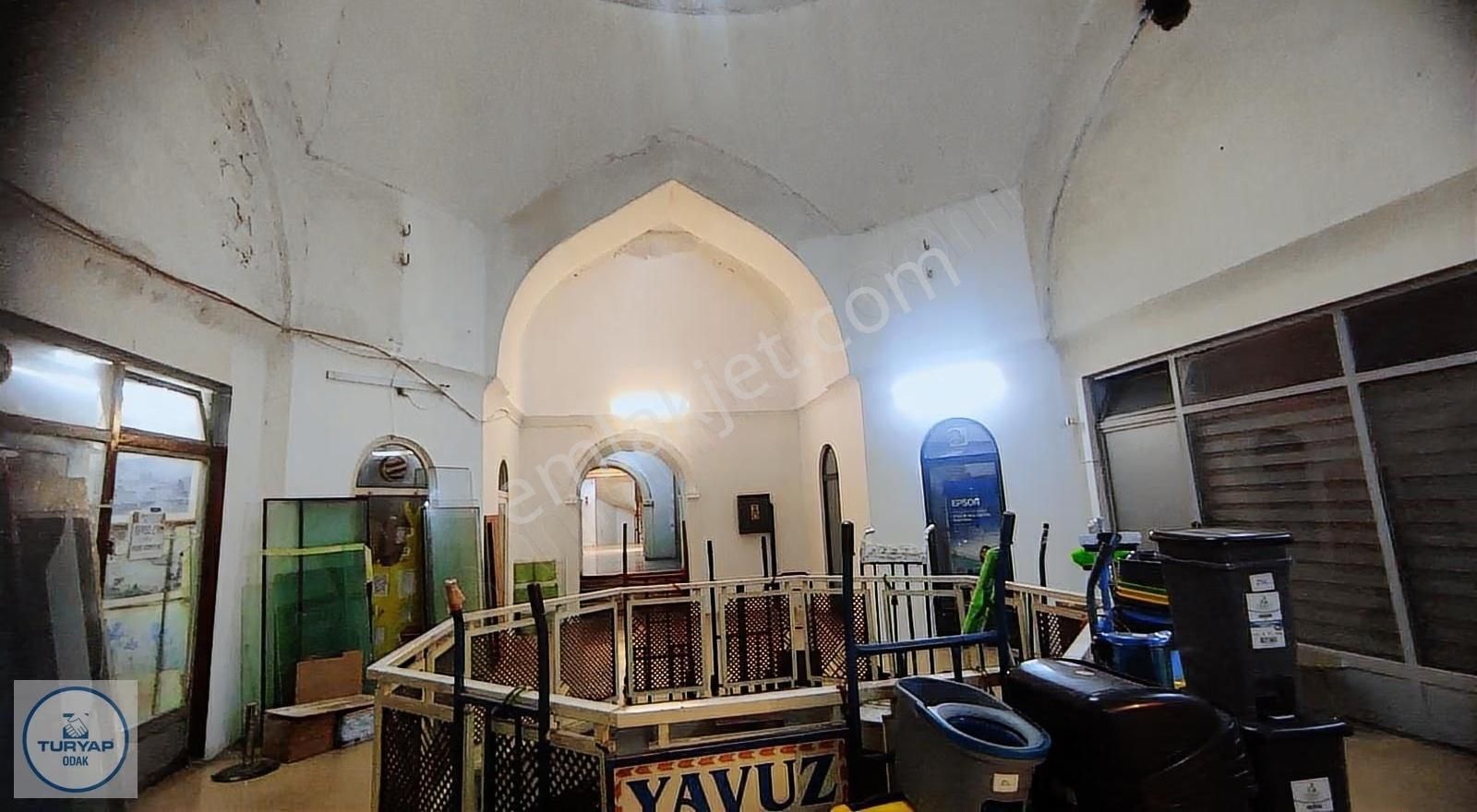 Sirkeci Hocapaşa İş Merkezinde Kiralık Dükkanlar