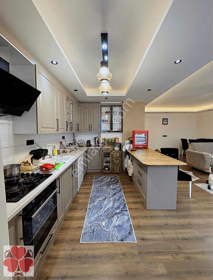 Çarşı Merkezde 175 M2 Full Lüx Yapılı-asansörlü-kaçmaz Daire !!!