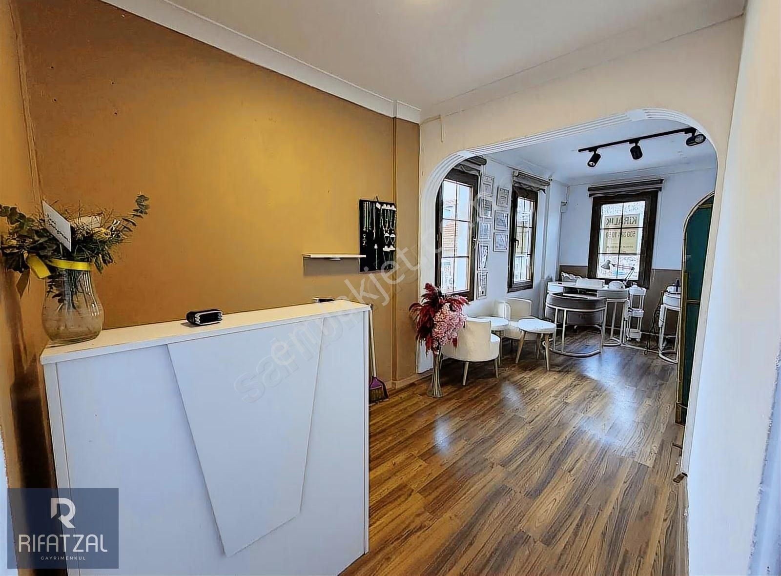 Ayvalık Merkezde 2+1 70 M2 Masrafsız Klimalı İş Yeri - Görsel 13