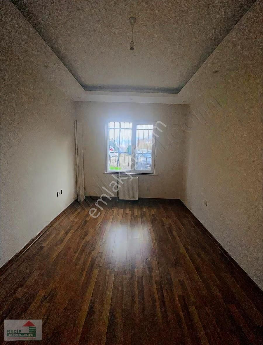 Necip Emlaktan Cadde Üzeri Kiralık 2+1 Daire - Görsel 12