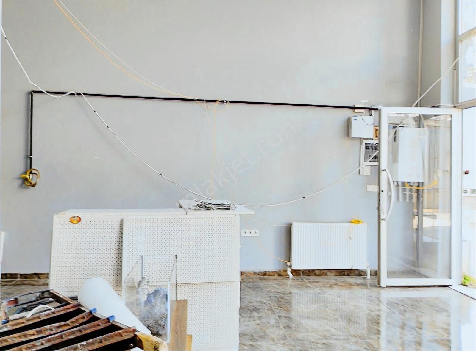 Gözcübaba'da Cadde Üstü Ön Kullanımlı Geniş Cepheli - Görsel 16