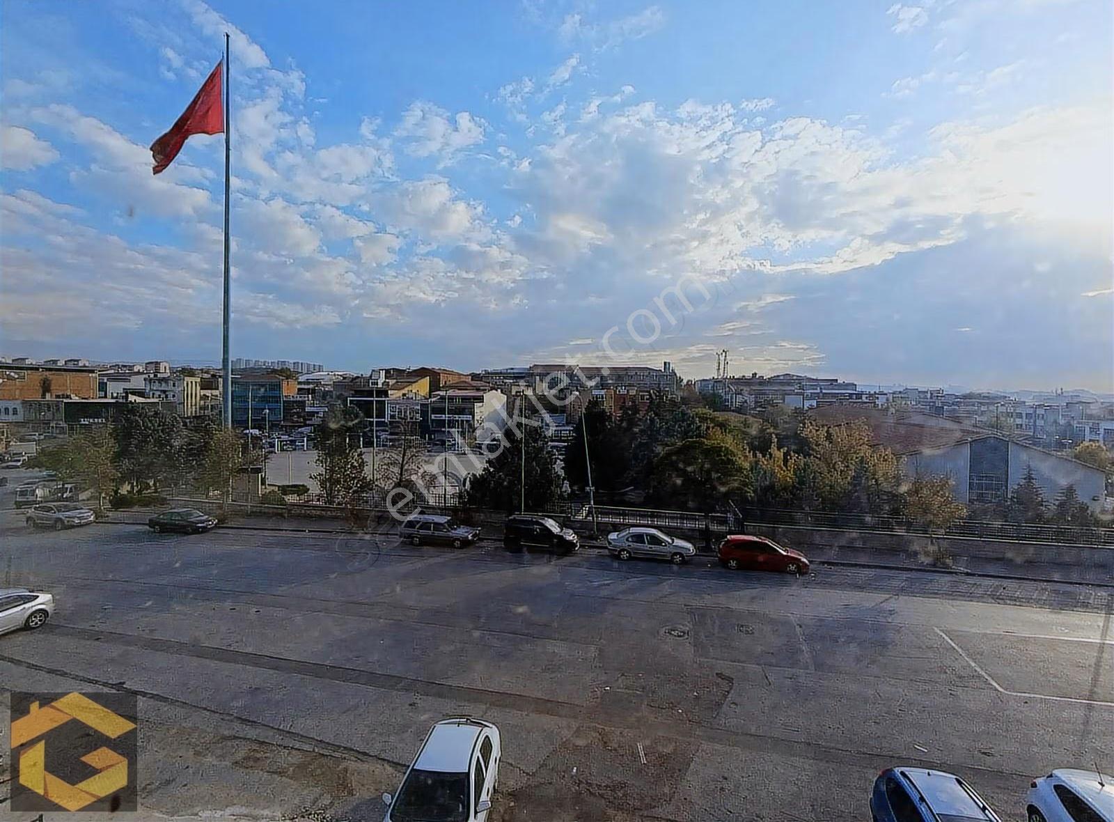 Takasa Uygun Siteler Baran Plaza'da 110 M2 Satılık Ofis