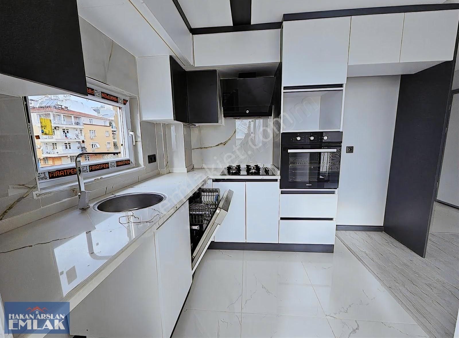 Deniz Manzaralı,güney Cephe Lüx Yapım Katta 1+1 Satılık Daire