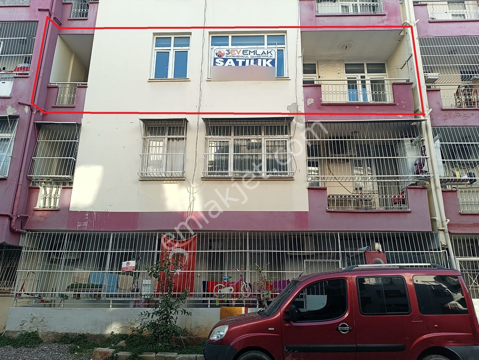 3ev Emlak Mithatpaşa Defne Cad. Üzeri İskanlı 3+1 Satılık Daire