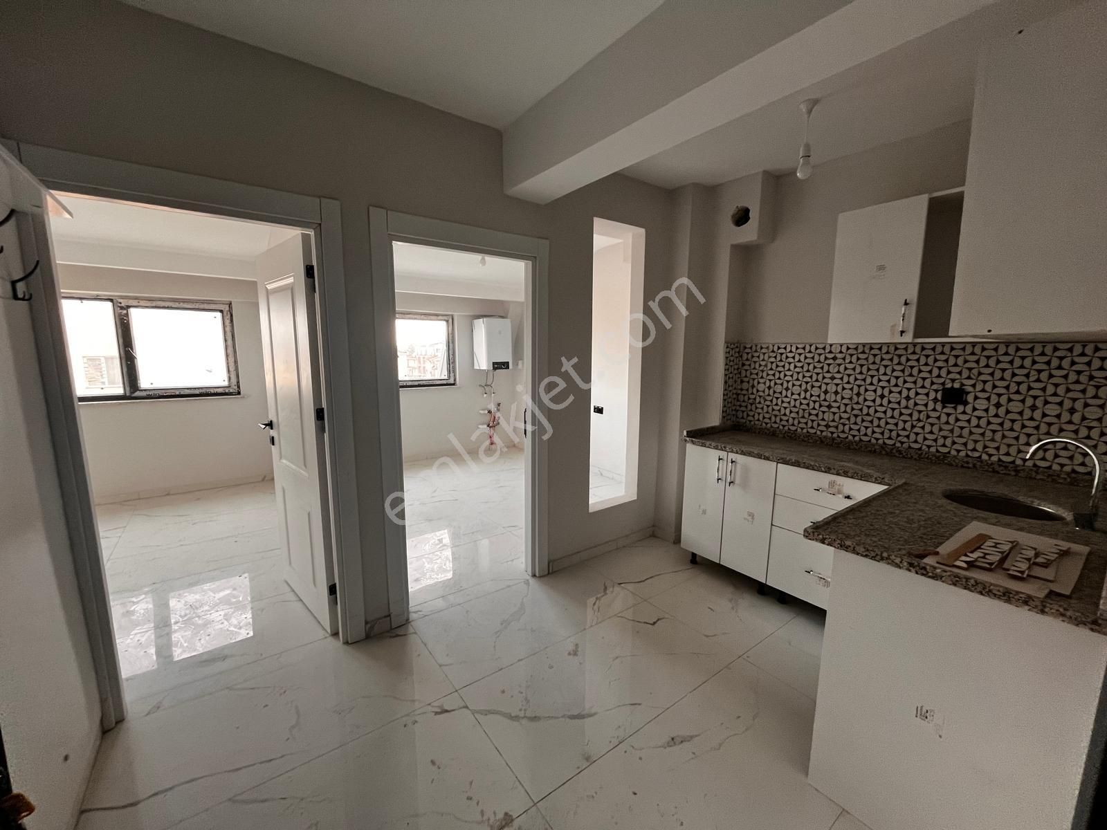 Anadolu Üni Önünde Asansörlü Tek Tapu 5 Adet 1+1 Daire Bk-29