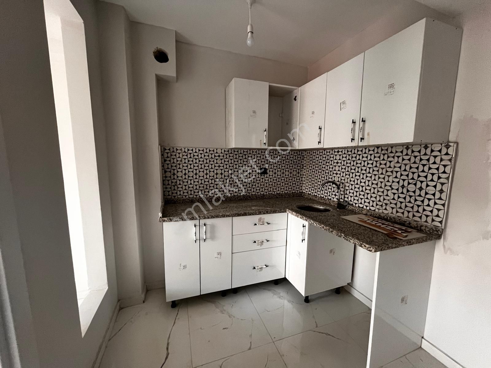 Anadolu Üni Önünde Asansörlü Tek Tapu 5 Adet 1+1 Daire Bk-29 - Görsel 2