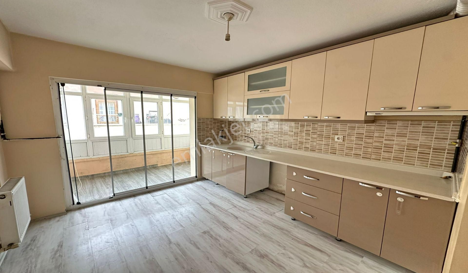 Ufuktepe Cadde Üzeri 3+1 Katta Geniş Daire Arayanlara Fırsat