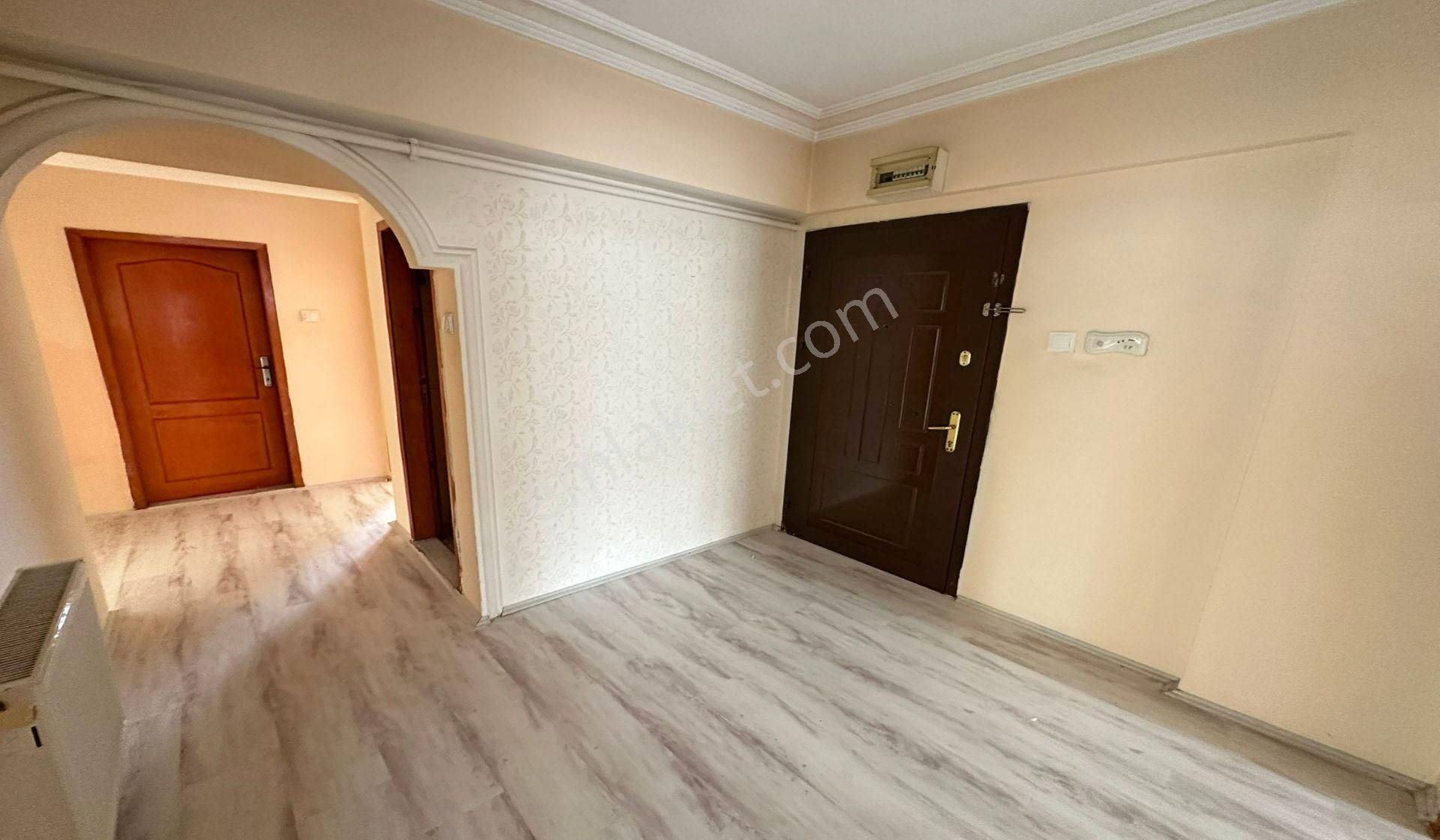 Ufuktepe Cadde Üzeri 3+1 Katta Geniş Daire Arayanlara Fırsat - Görsel 24